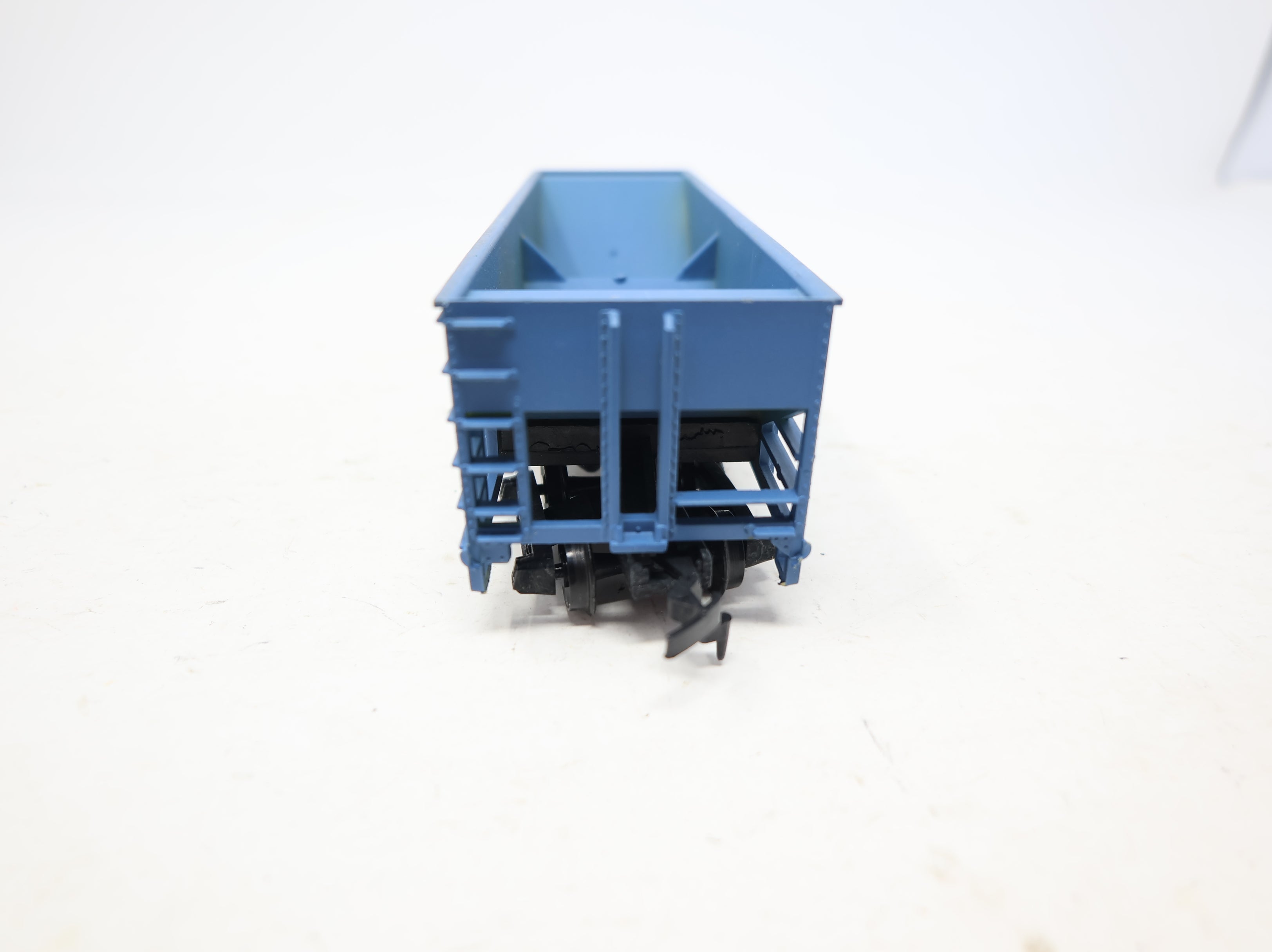 USED HO Scale 2 Bay Hopper w/ Operating Bays Boston and Maine BM #10056