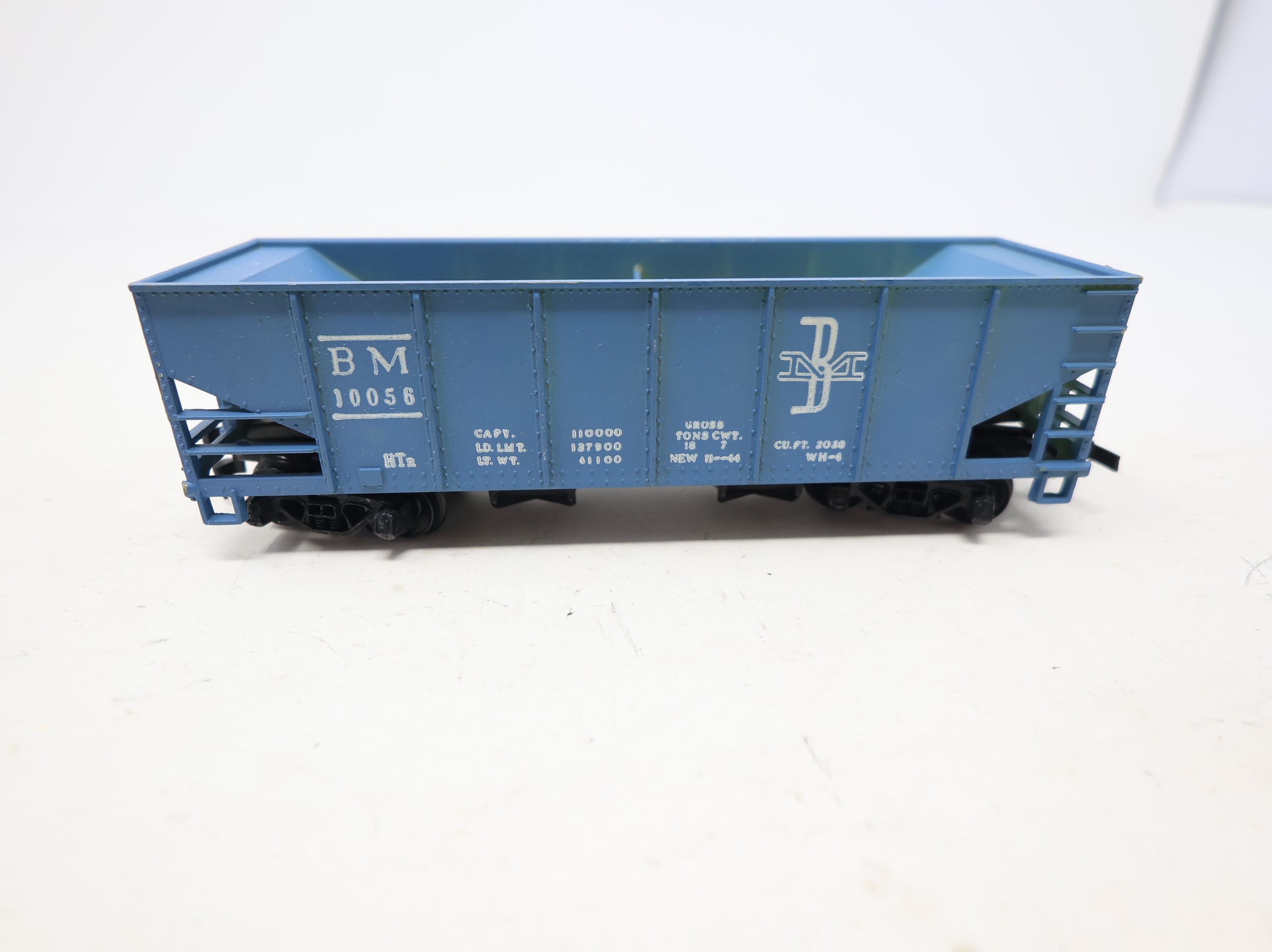 USED HO Scale 2 Bay Hopper w/ Operating Bays Boston and Maine BM #10056