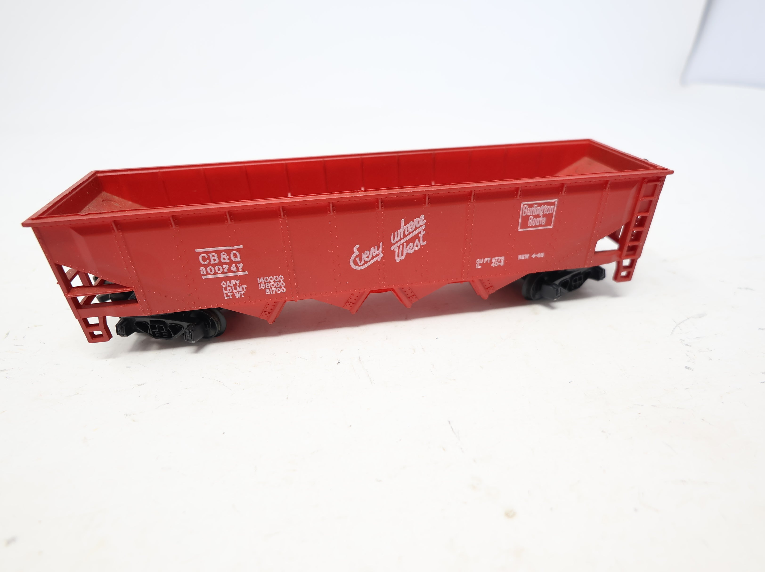 USED Tyco HO Scale 4 Bay Hopper Chicago, Burlington & Quincy CB&Q #300747