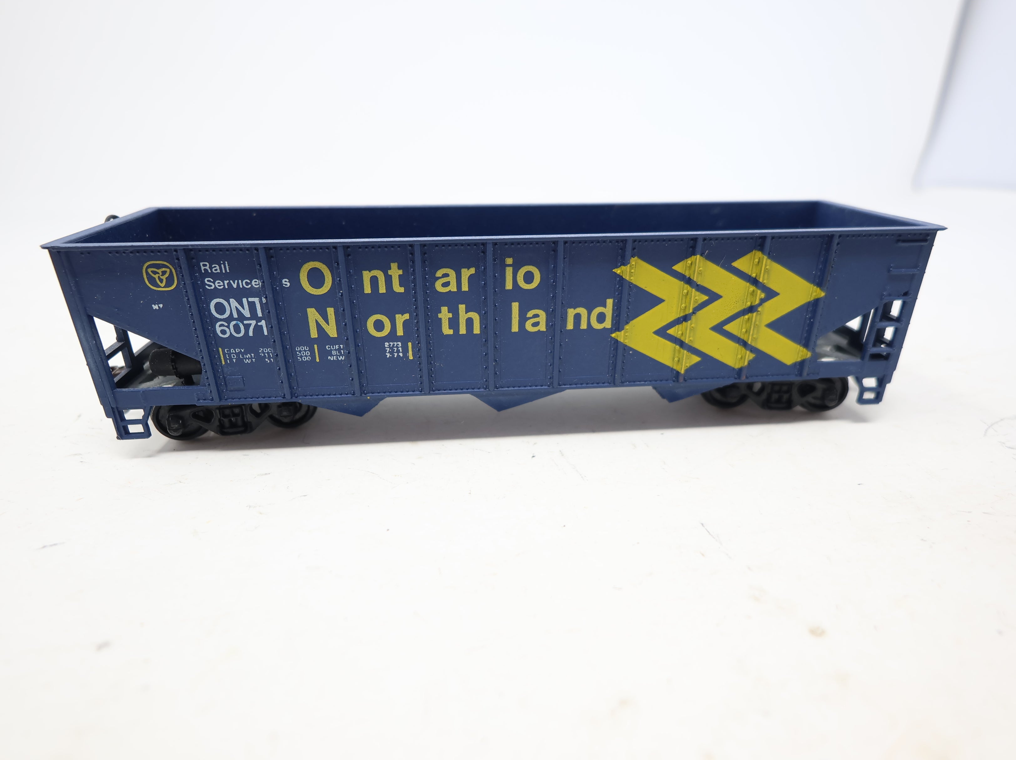 USED Roundhouse HO Scale 3 Bay Hopper Ontario Northland ONT #6071