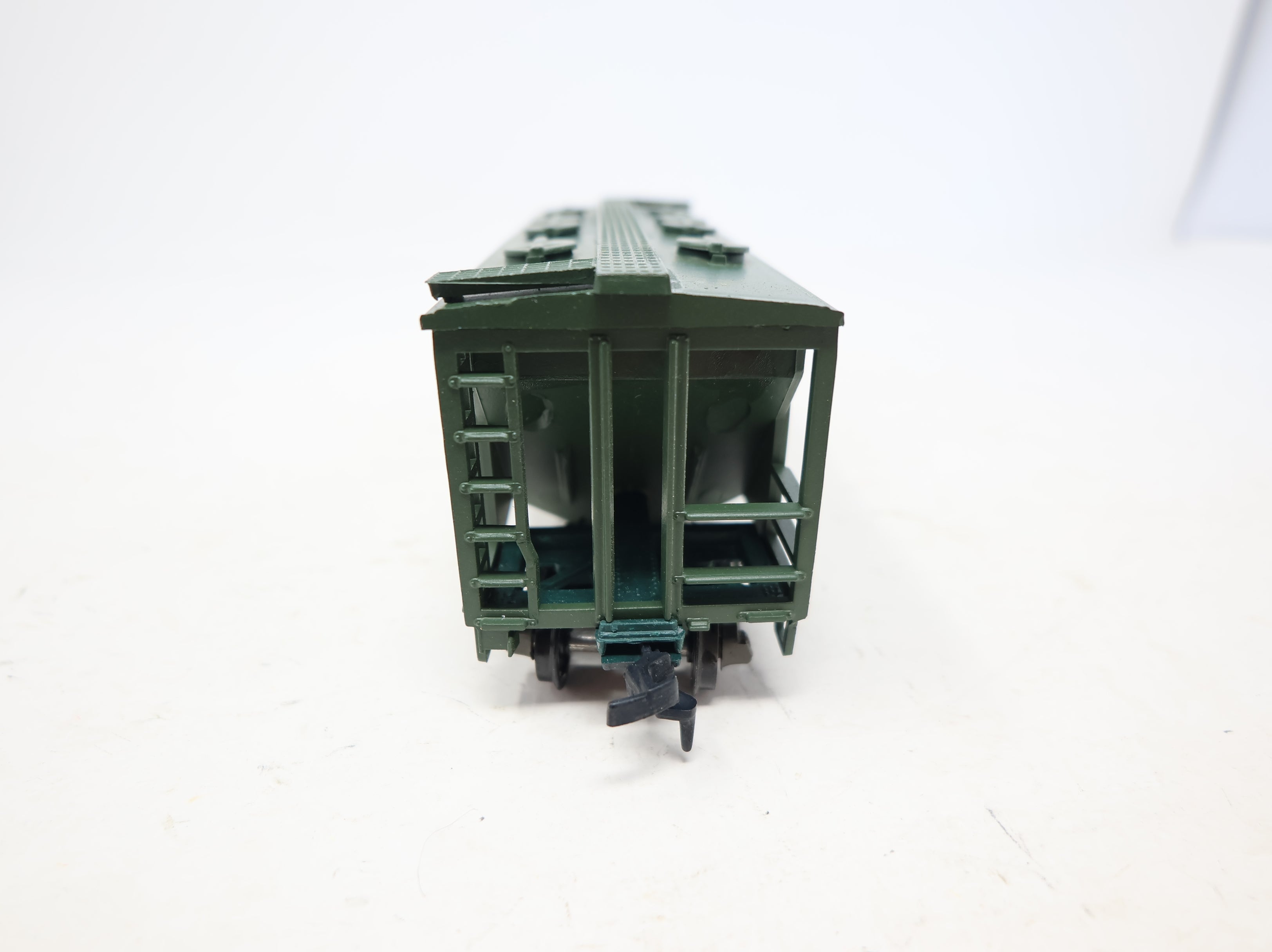 USED Roundhouse HO Scale Covered 2 Bay Hopper Minneapolis & St Louis M&STL #70404