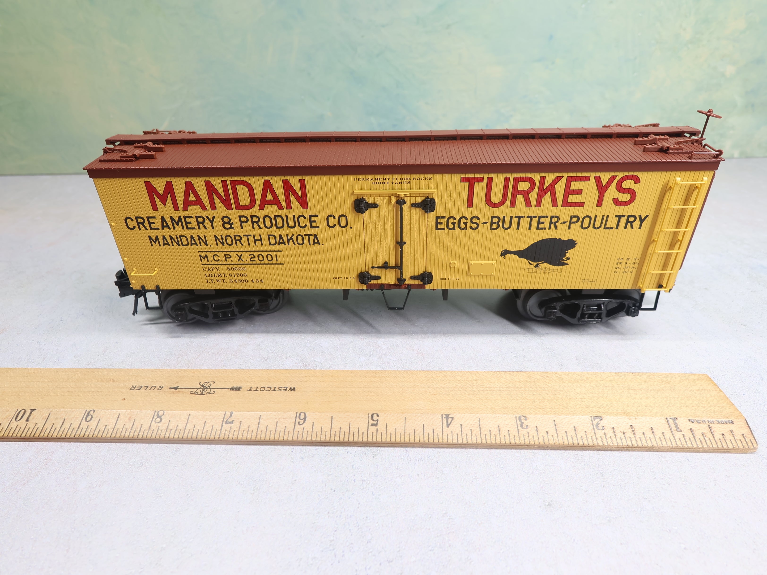 USED Atlas O Wooden Reefer Box Car Mandan Turkeys MCPX #2001