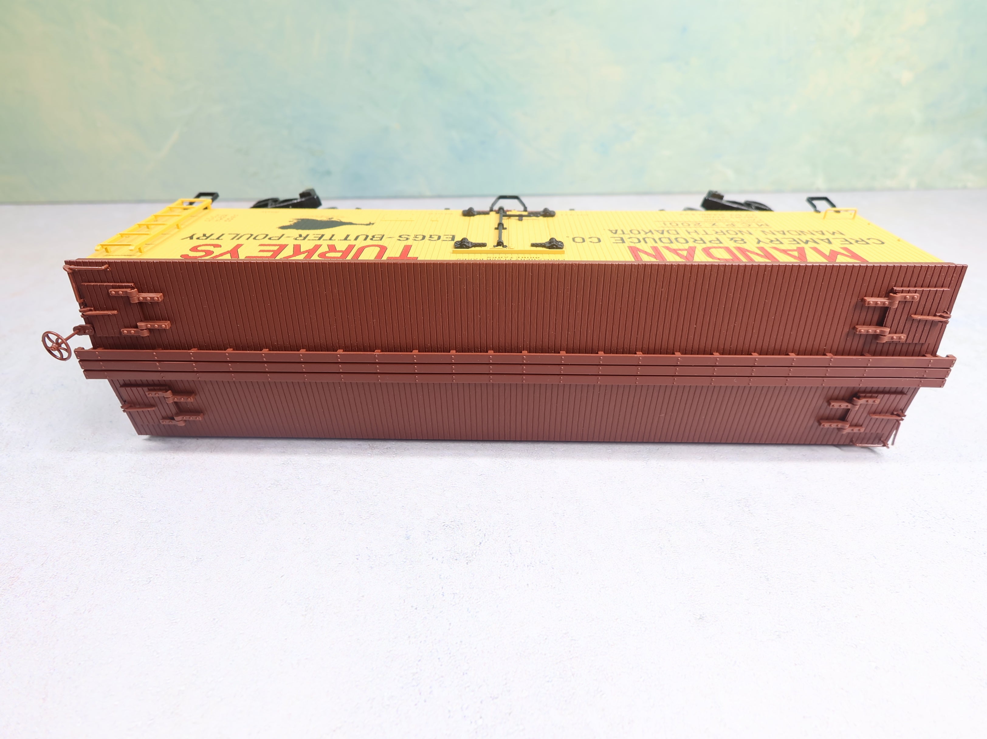 USED Atlas O Wooden Reefer Box Car Mandan Turkeys MCPX #2001