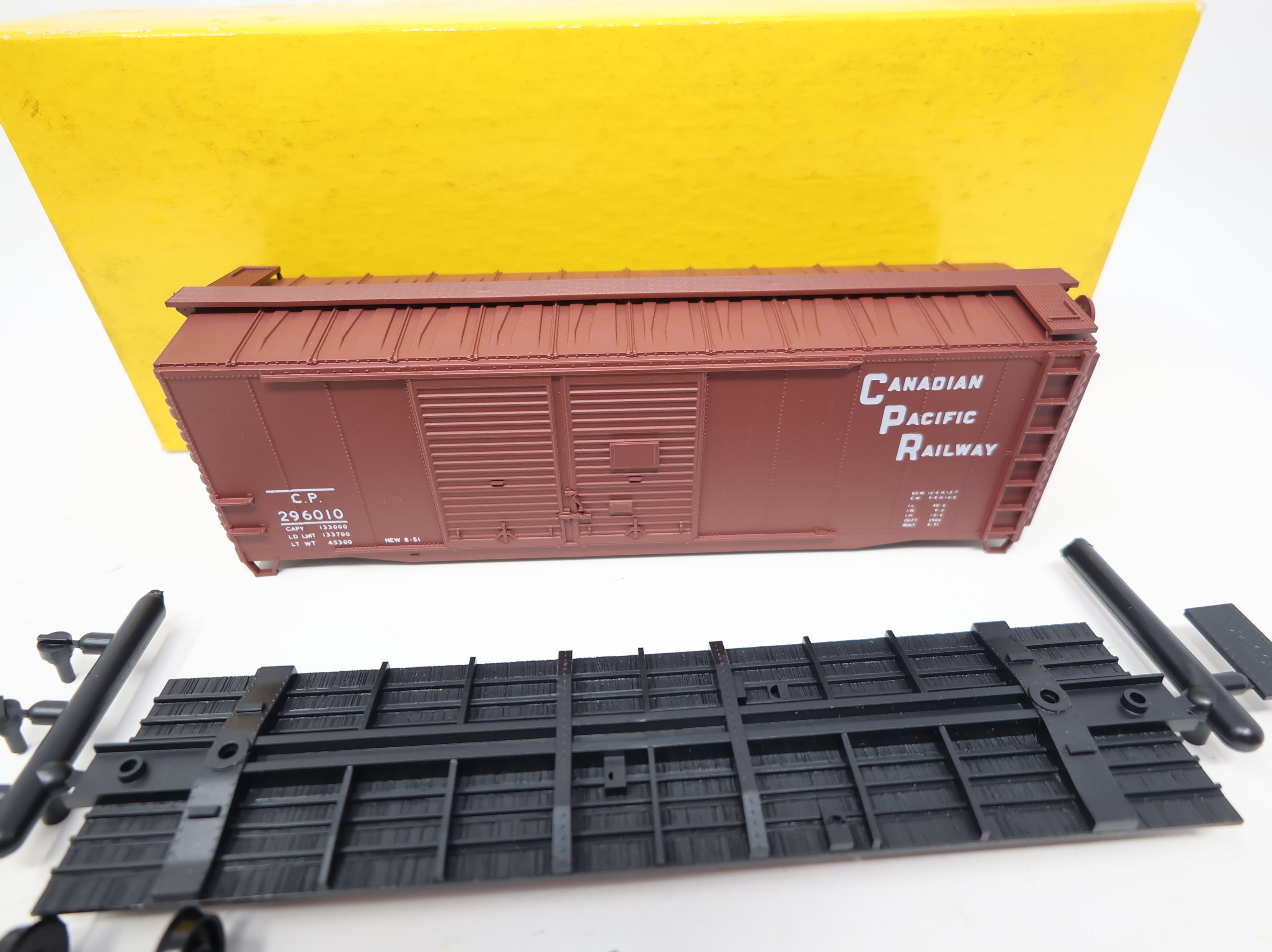 USED Accurail 3012 HO Scale 40' DD Steel Box Car Canadian Pacific CP #296010 KIT