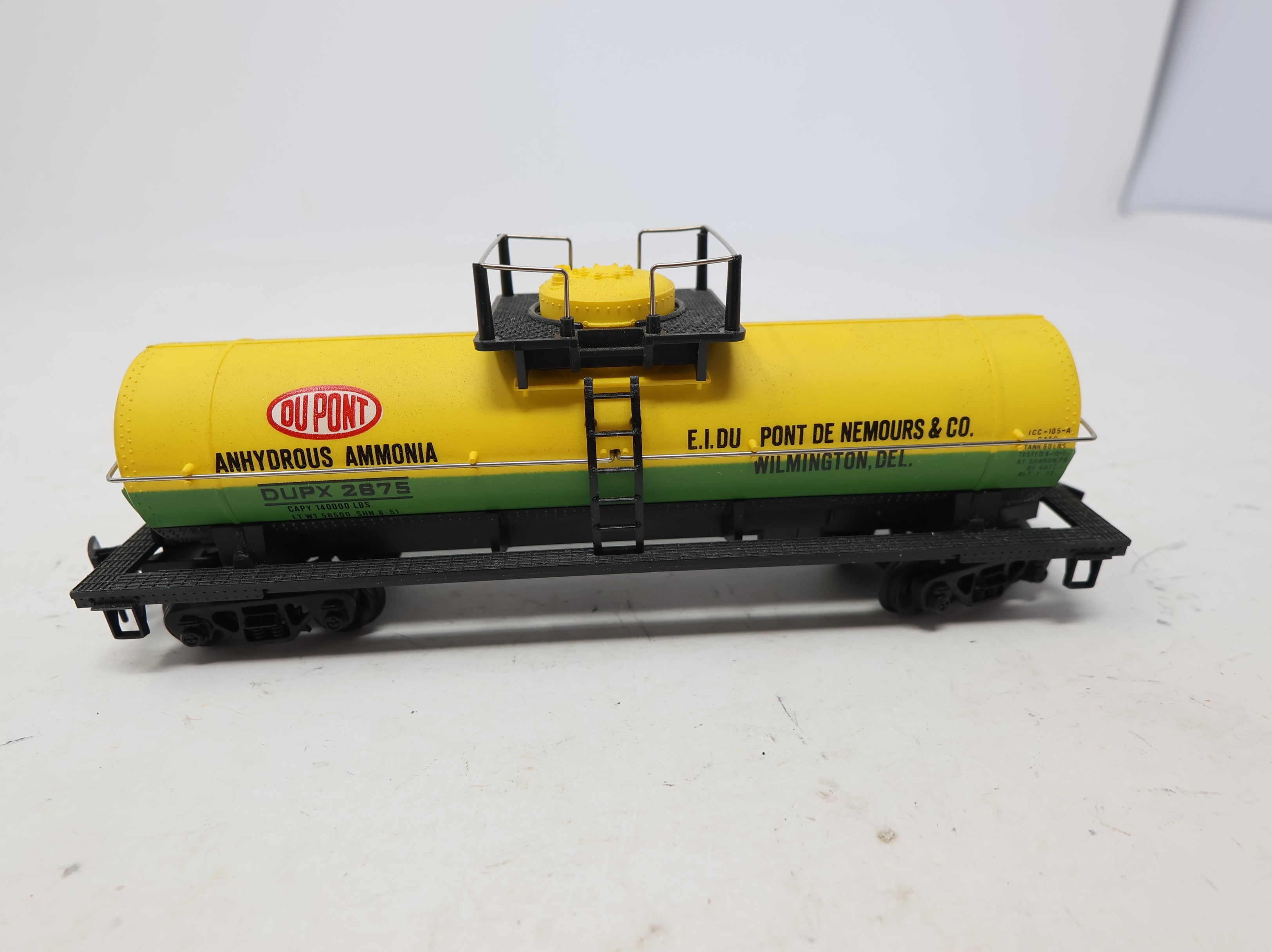 USED PEMCO HO Scale Single Dome Tank Car Dupont DUPX #2675