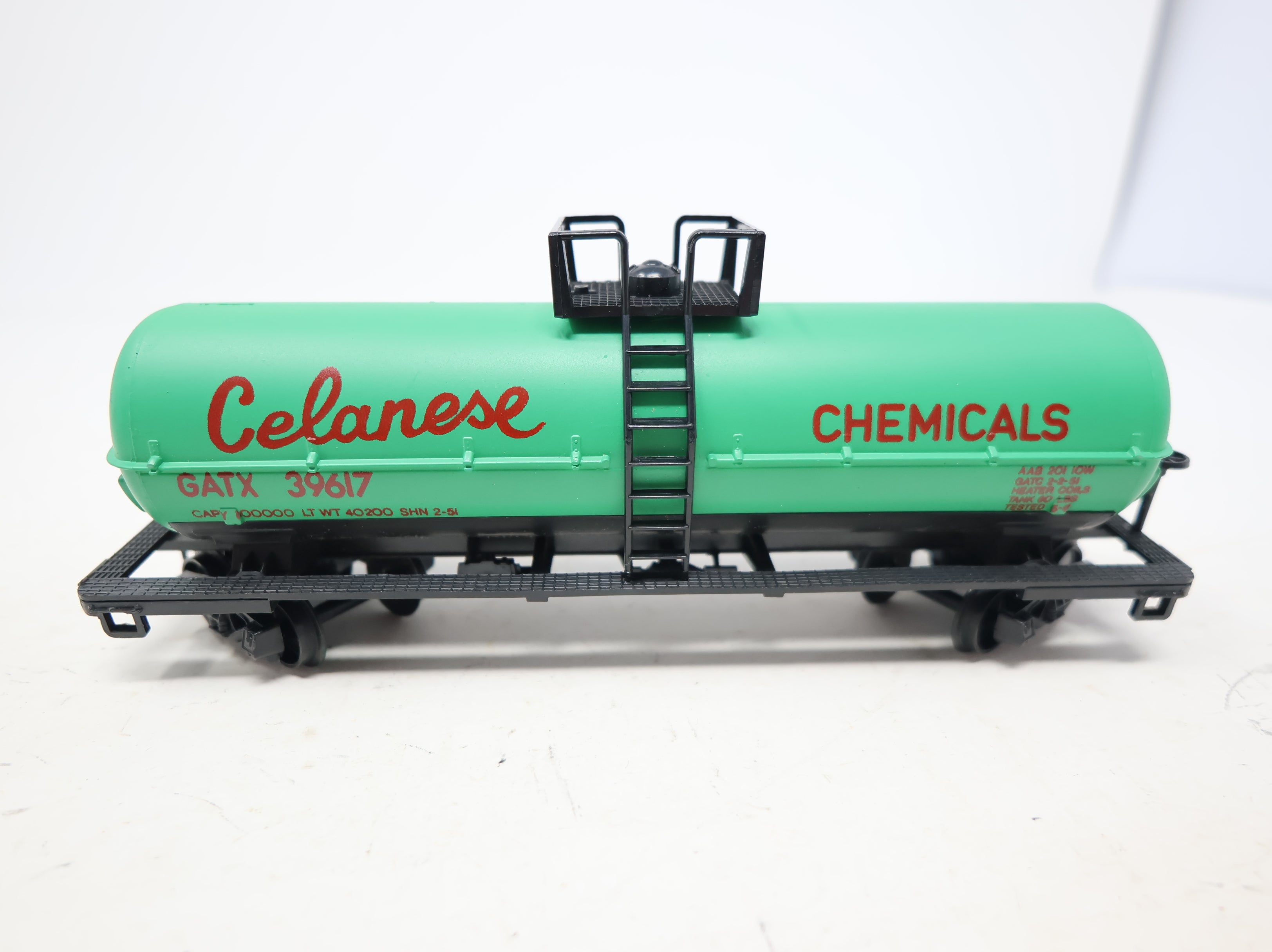 USED HO Scale Tank Car Celanese Chemicals GATX #39617