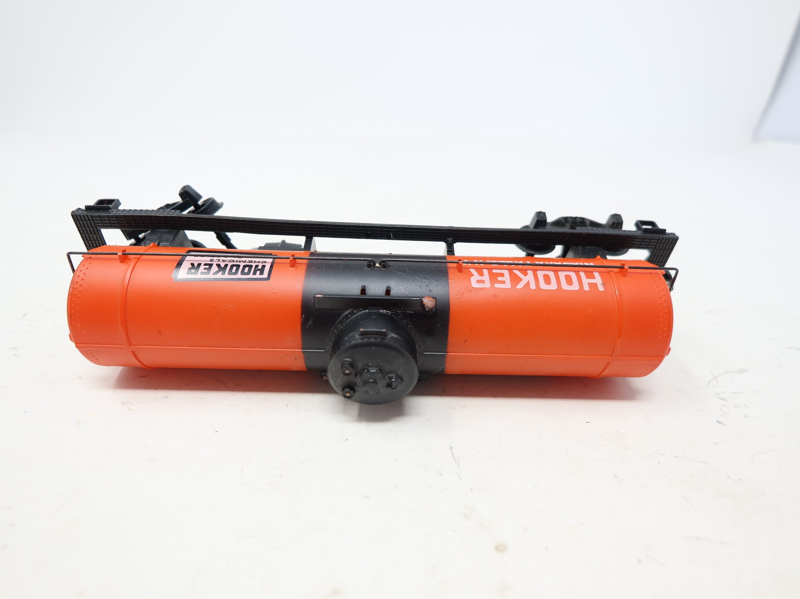 USED Tyco HO Scale Tank Car Hooker Chemicals