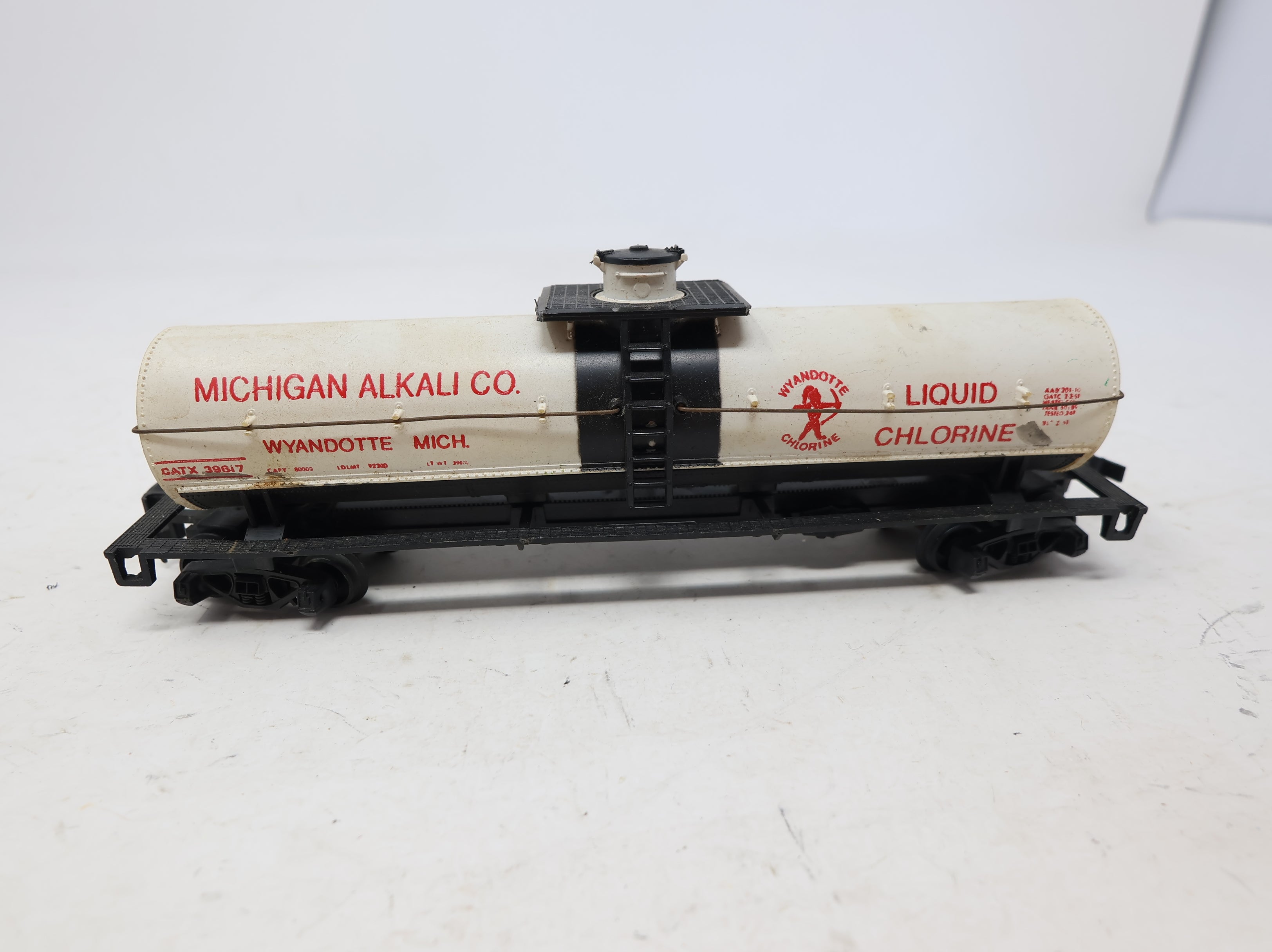 USED HO Scale Tank Car Michigan Alkali Co Liquid Chlorine GATX #39617