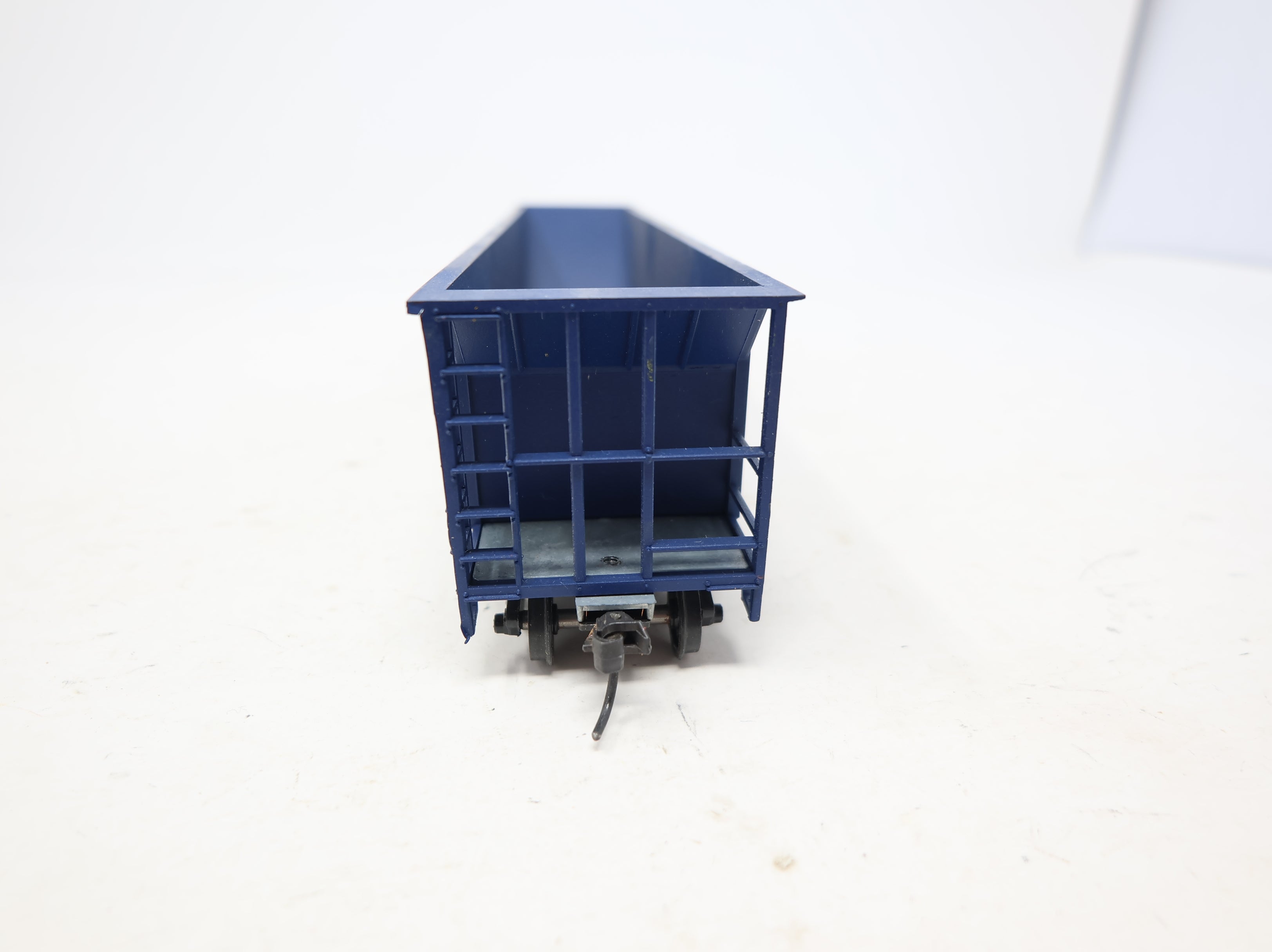 USED Roundhouse HO Scale 5 Bay Rapid Discharge Hopper Black Mesa and Lake Powell Railway BM&LP #301