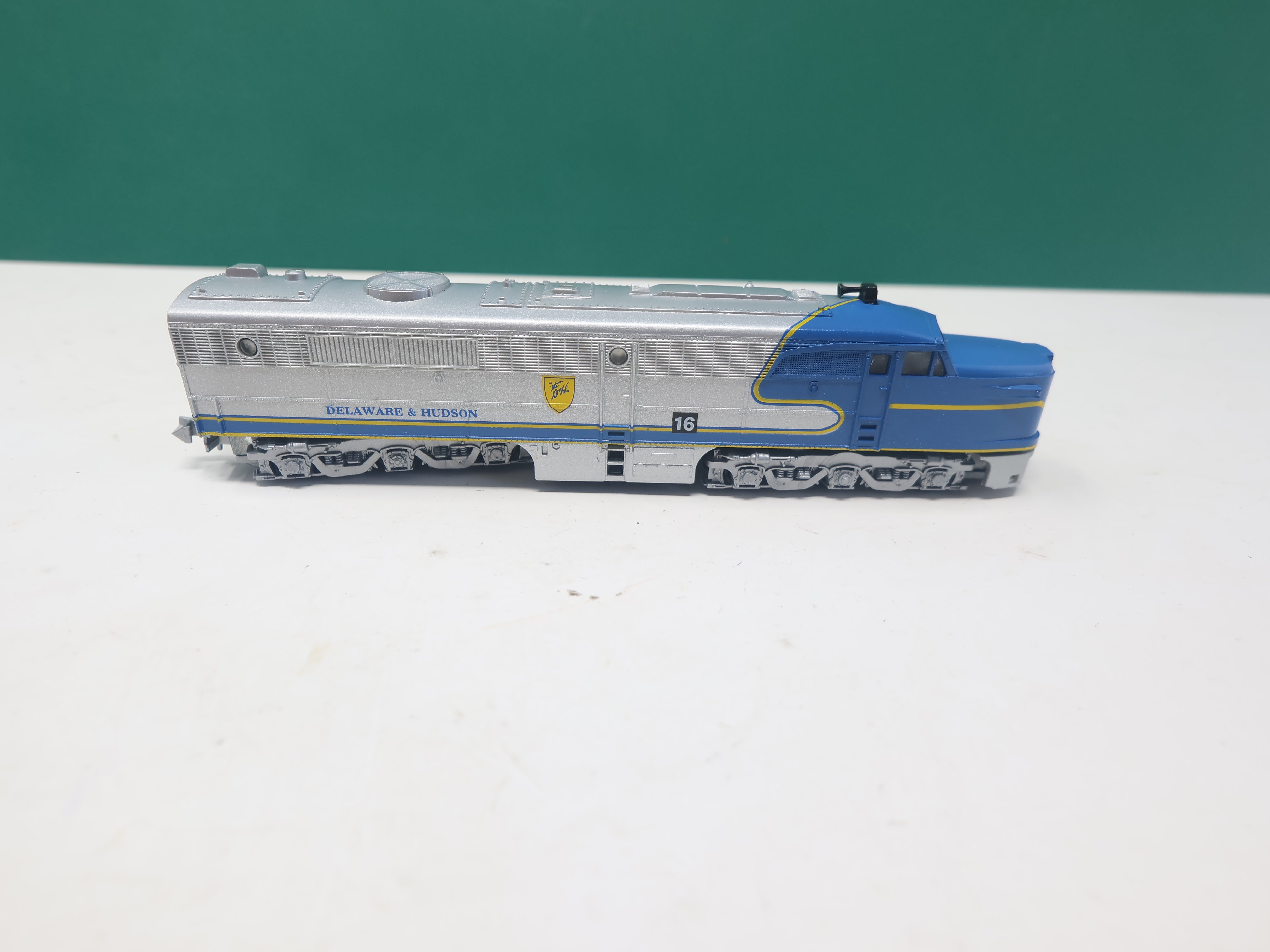 USED Con-Cor 0001-002011 N Scale, Alco PA-1 Diesel Locomotive, Delaware and Hudson D&H #16 (DC)