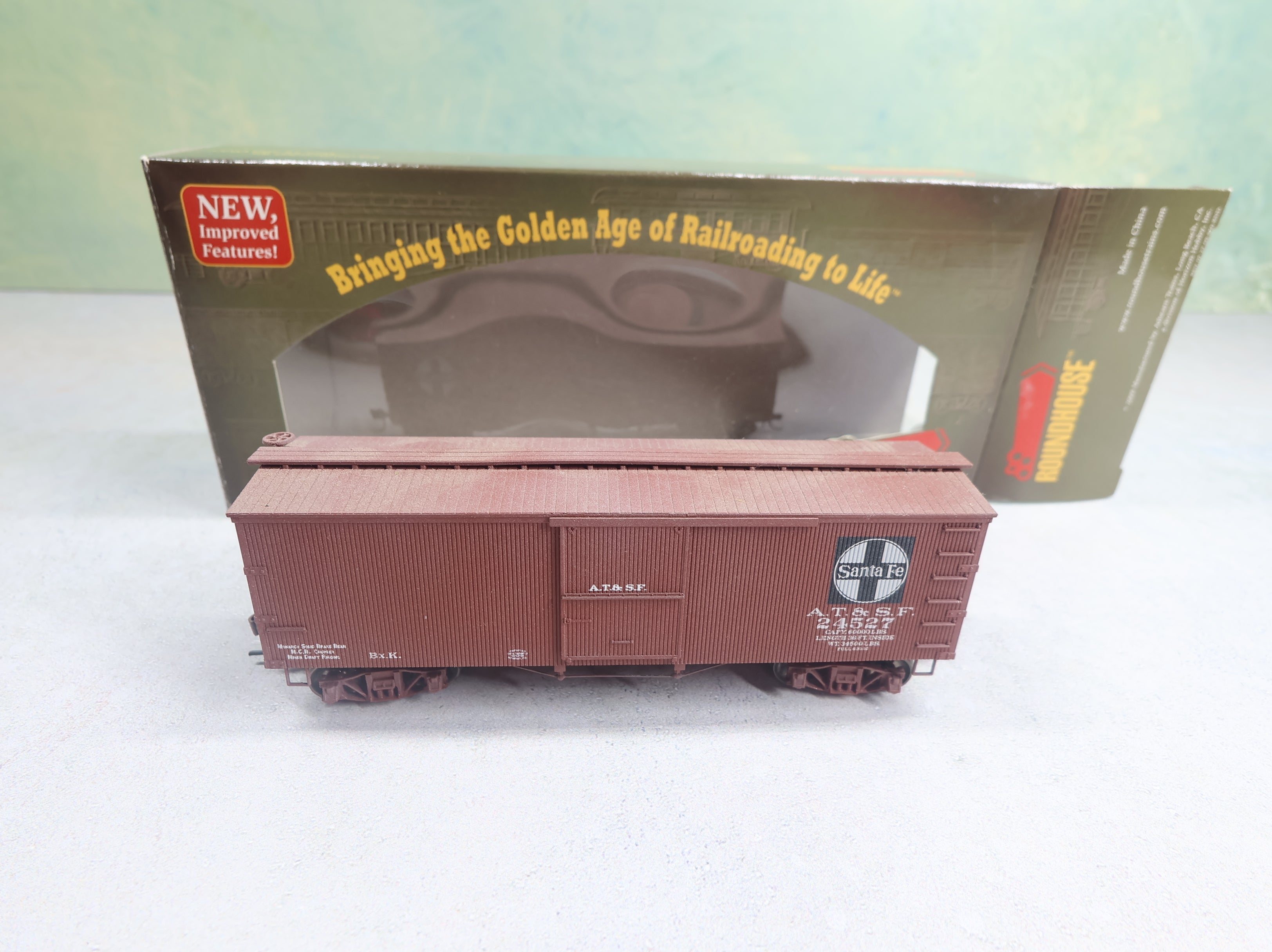 USED Athearn Roundhouse 84254 HO Scale 36' Wooden Box Car Santa Fe ATSF #24527