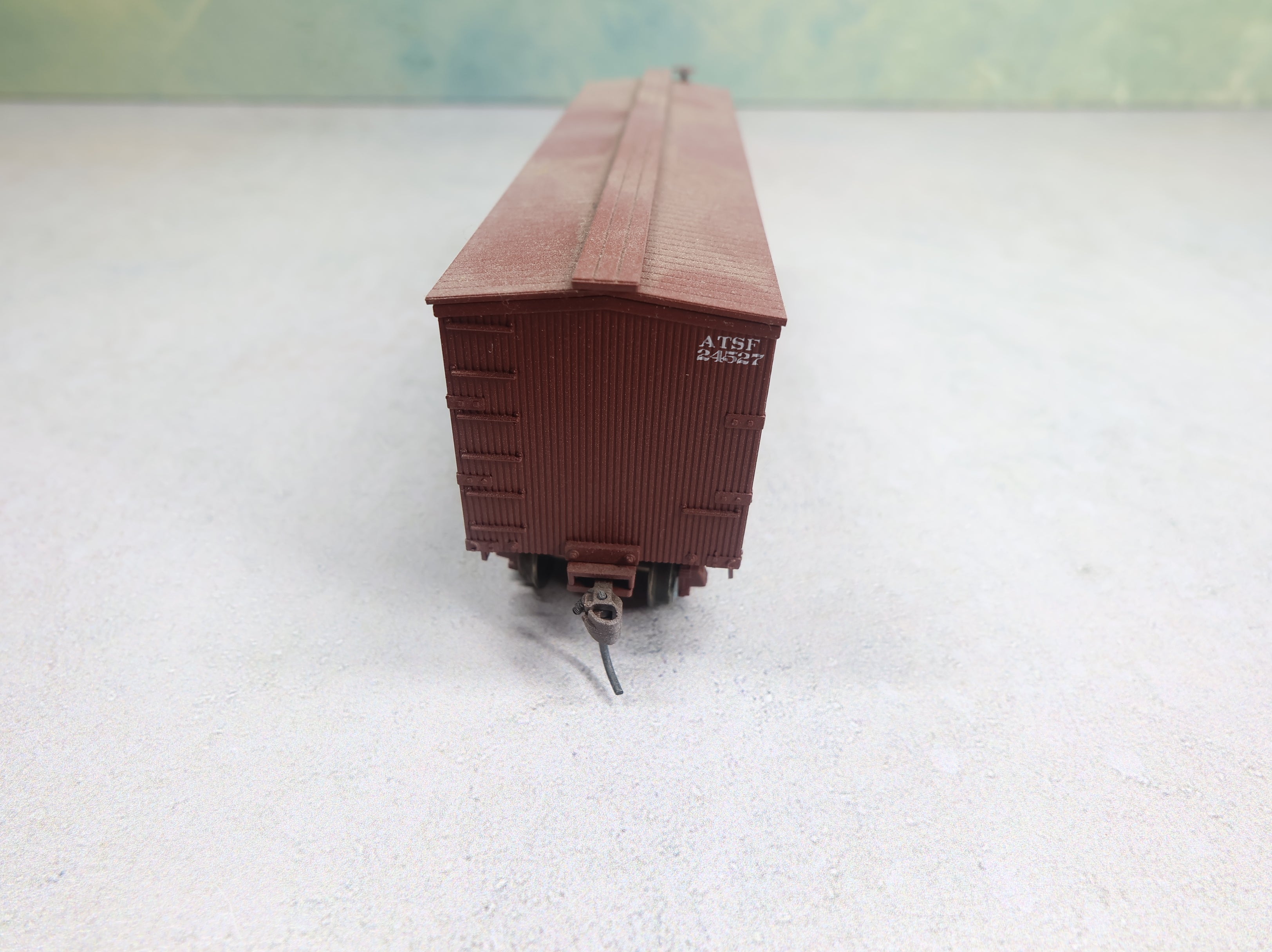 USED Athearn Roundhouse 84254 HO Scale 36' Wooden Box Car Santa Fe ATSF #24527