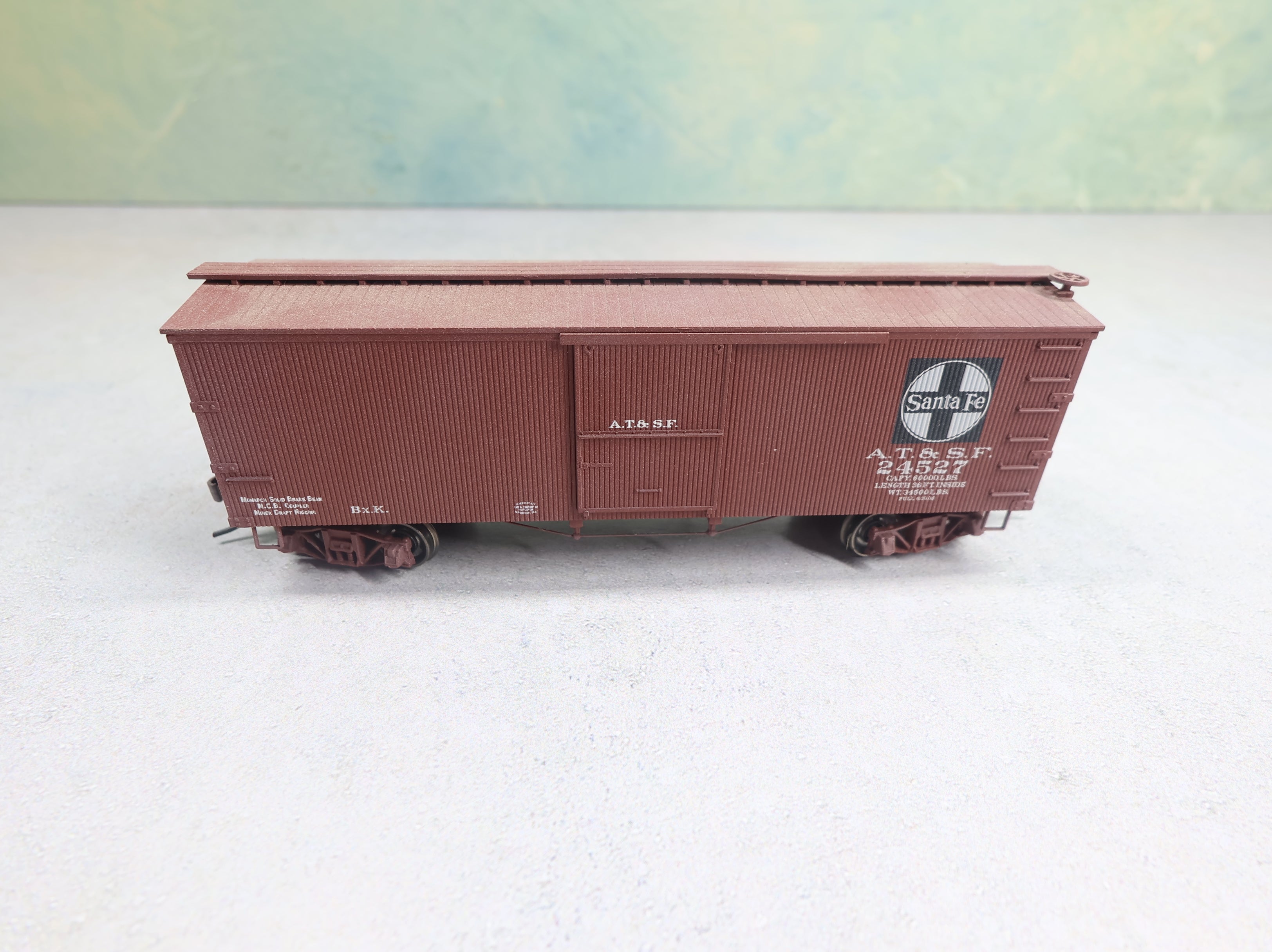 USED Athearn Roundhouse 84254 HO Scale 36' Wooden Box Car Santa Fe ATSF #24527