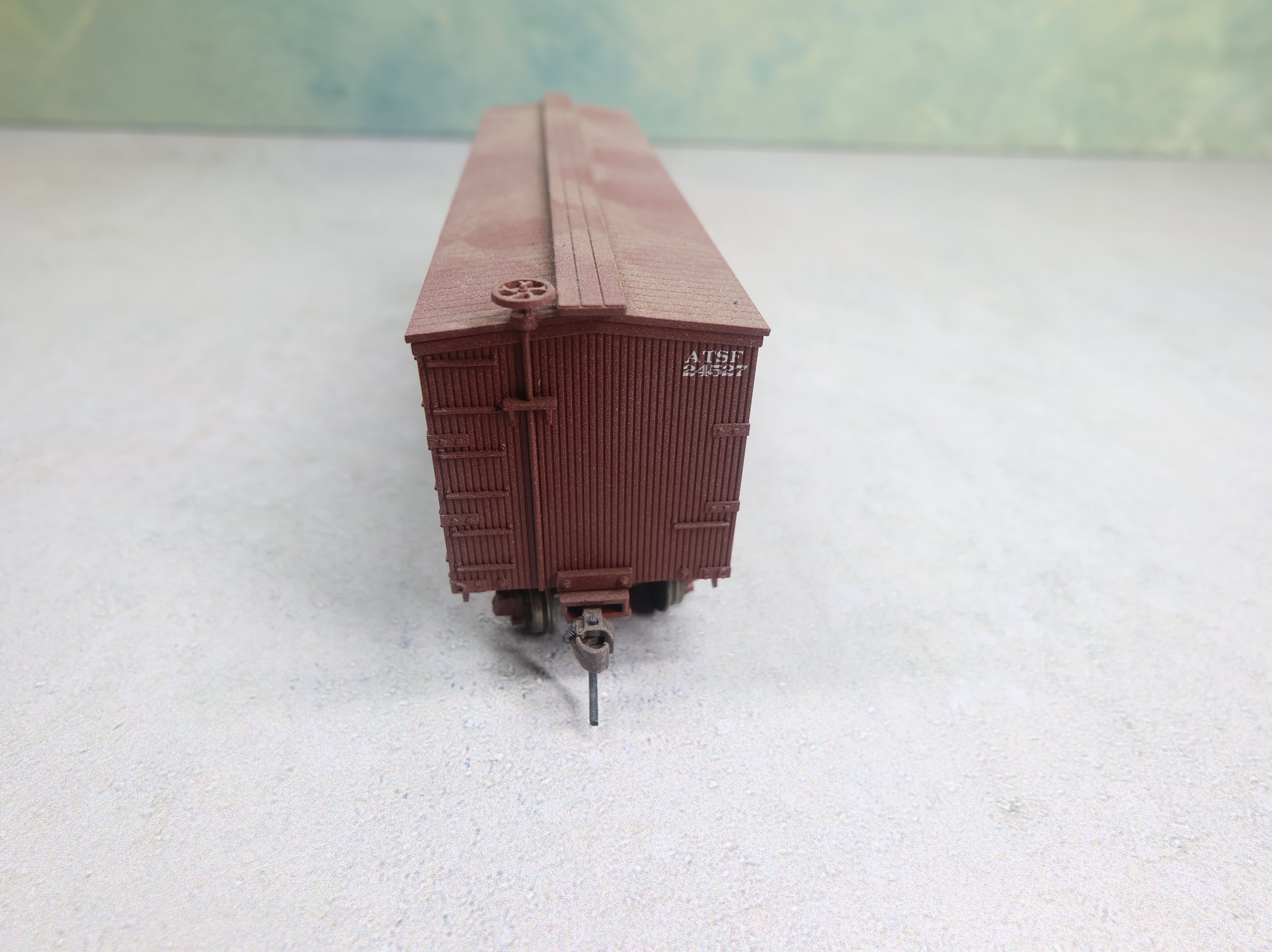 USED Athearn Roundhouse 84254 HO Scale 36' Wooden Box Car Santa Fe ATSF #24527