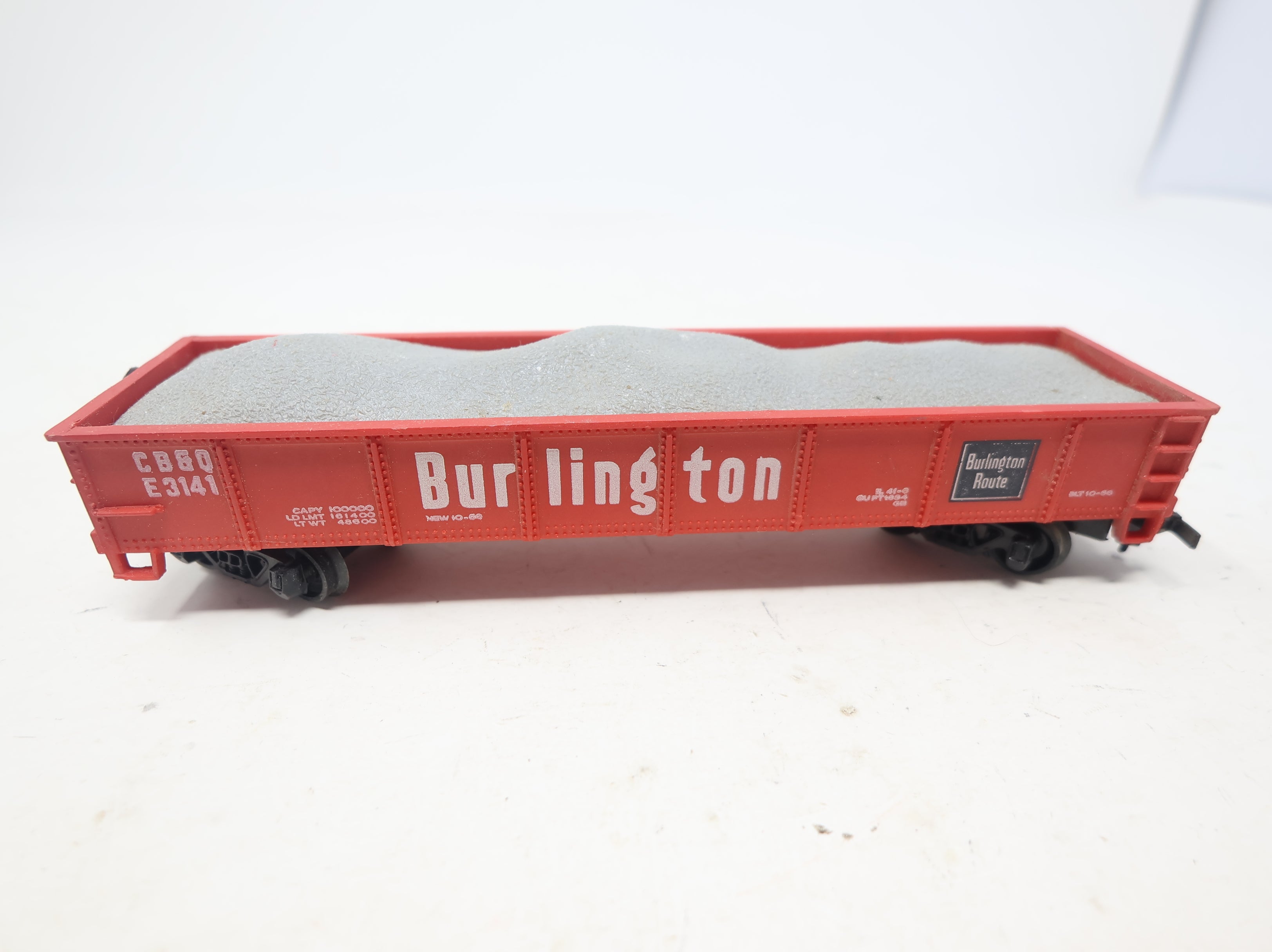 USED AHM HO Scale 40' Gondola Burlington CB&Q #E3141 w/ Rock Load