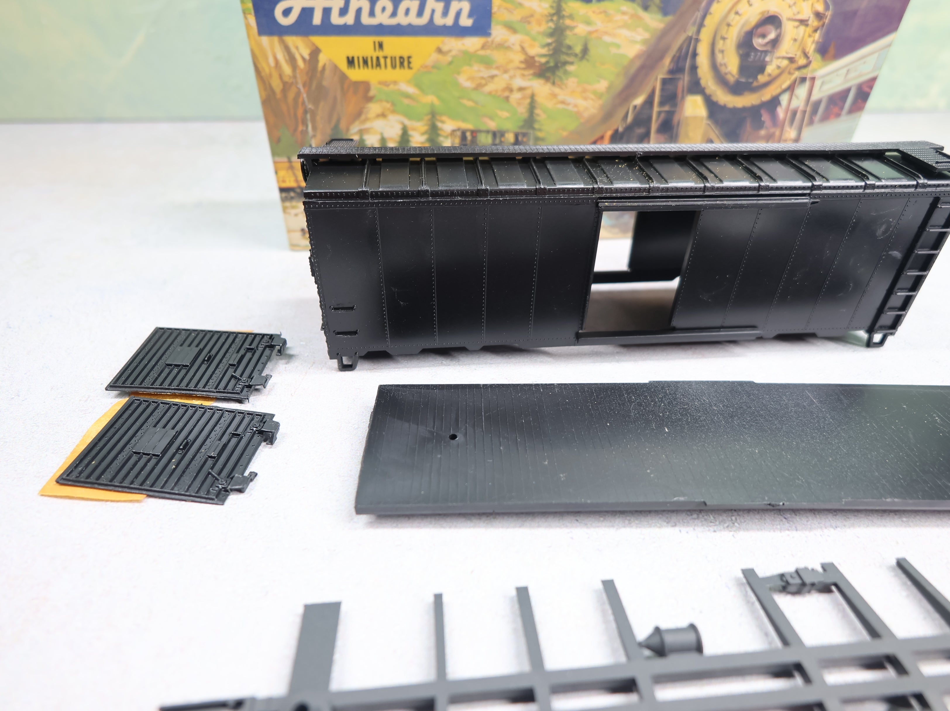 USED Athearn 1200 HO Scale 40' Box Car Undecorated Black KIT