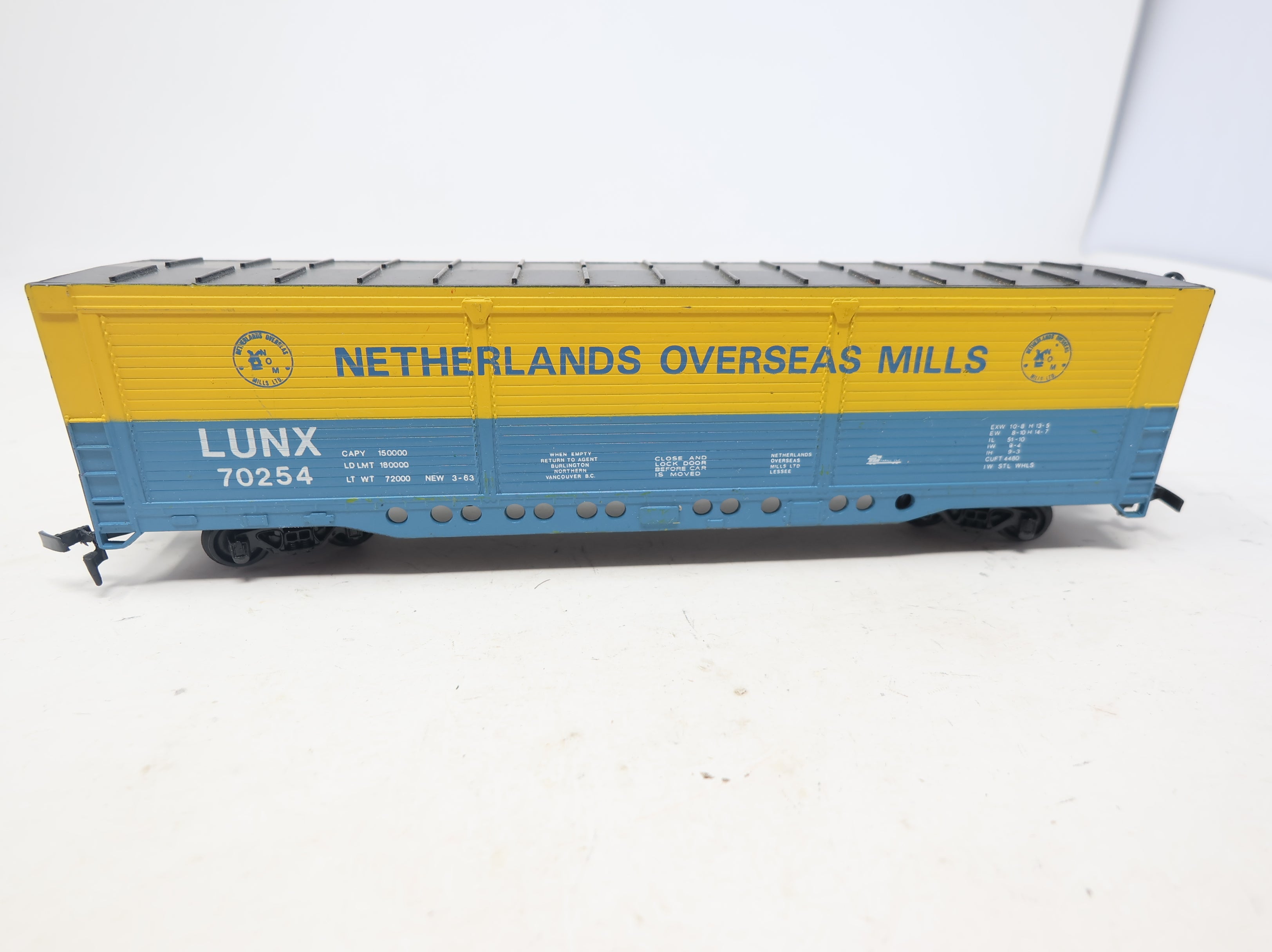 USED Bachmann HO Scale All Door Box Car Netherlands Overseas Mills LUNX #70254