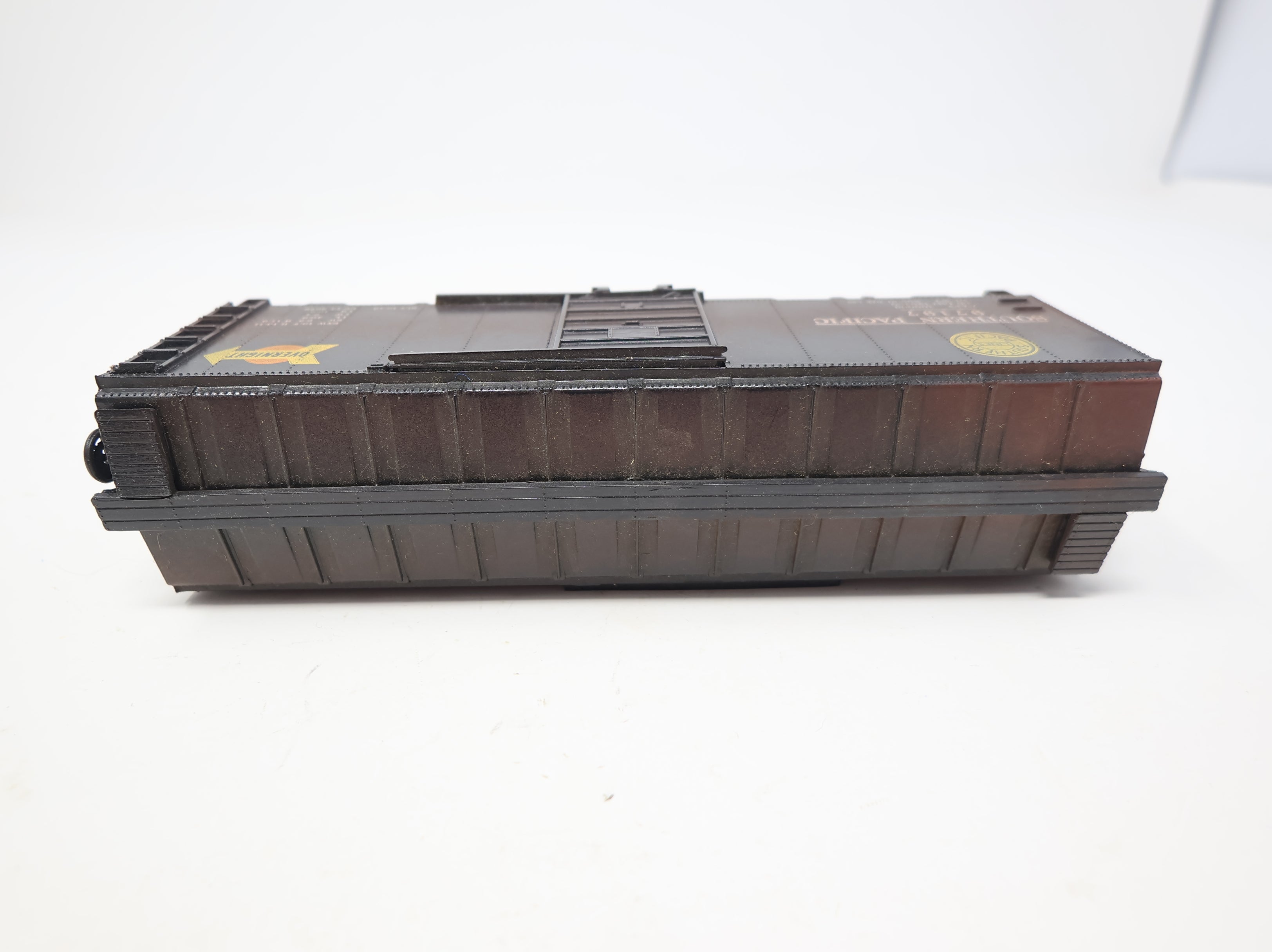 USED HO Scale 40' Box Car Southern Pacific SP #97197 Light Weathering