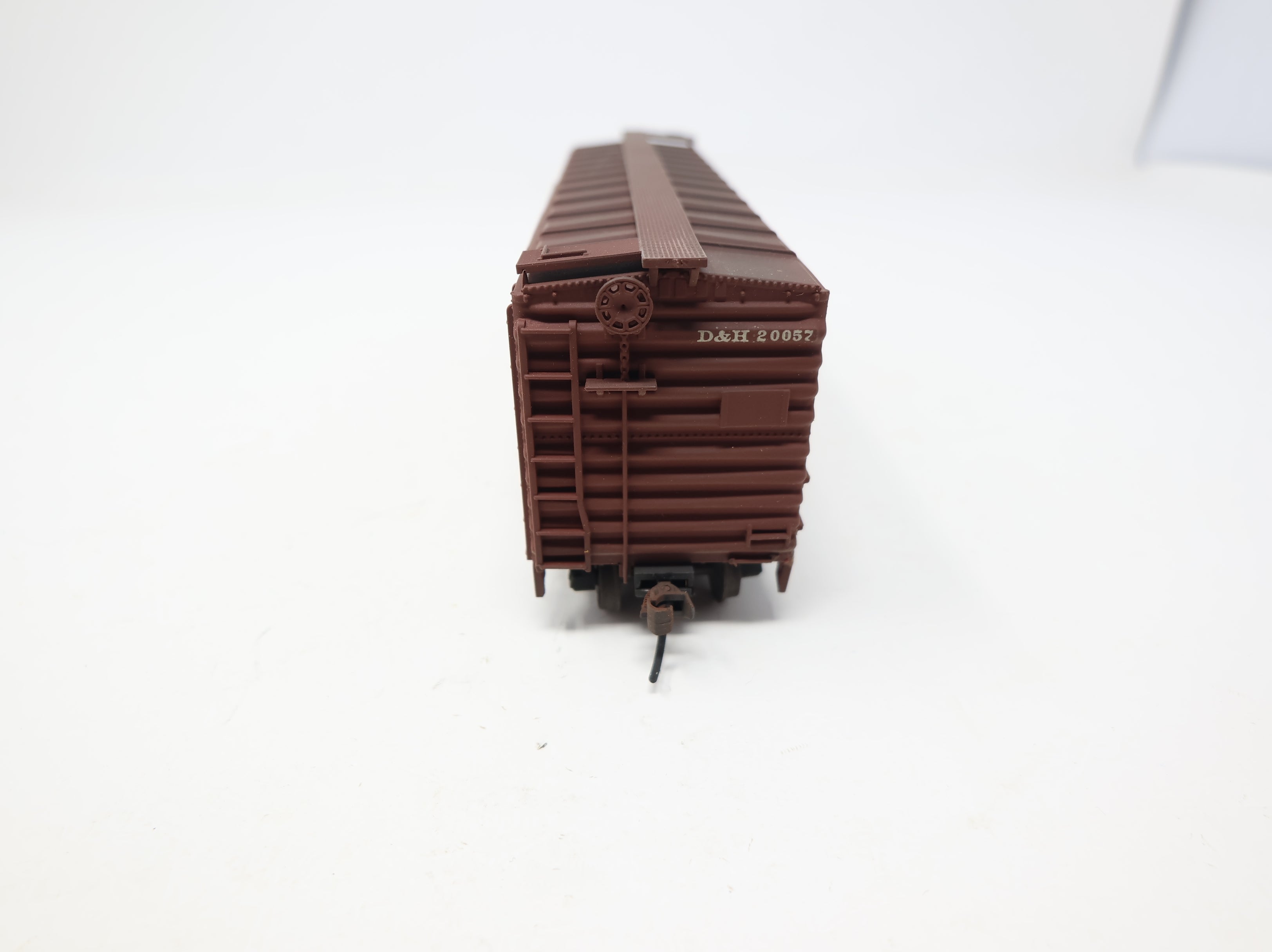 USED Accurail HO Scale 40' Box Car Delaware and Hudson DH #20057 Light Weathering