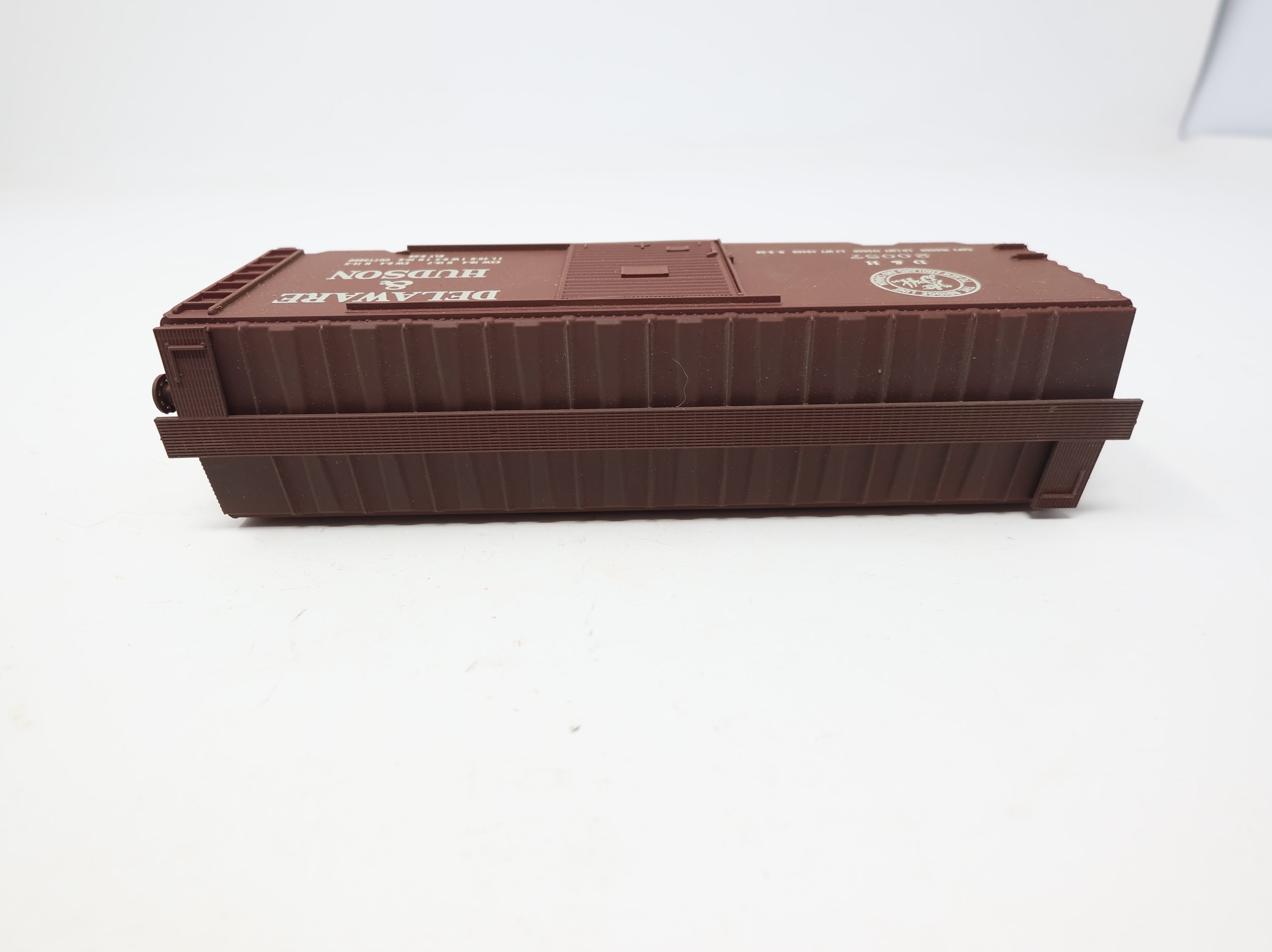 USED Accurail HO Scale 40' Box Car Delaware and Hudson DH #20057 Light Weathering