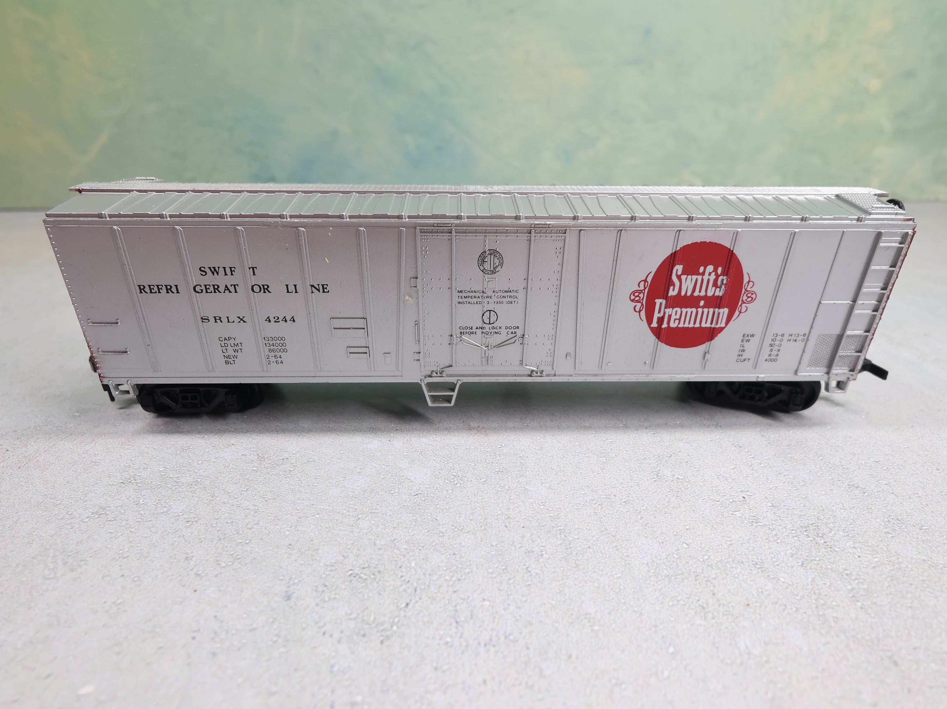 USED Bachmann HO Scale 50' Box Car Swift Refrigerator Line SRLX #4244