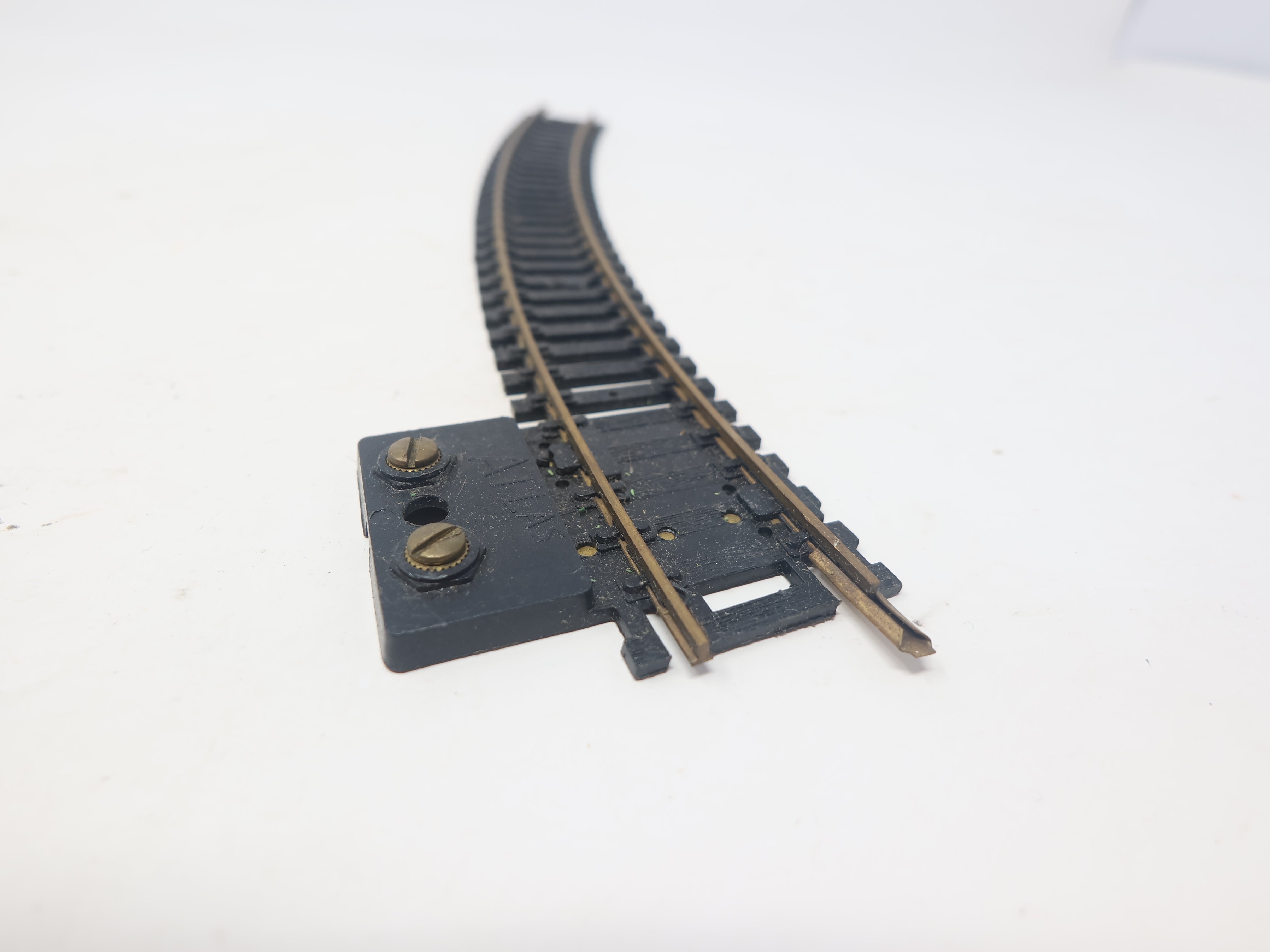 USED Atlas HO Scale, Terminal Track Brass Code 100 Track 18" Radius Curve