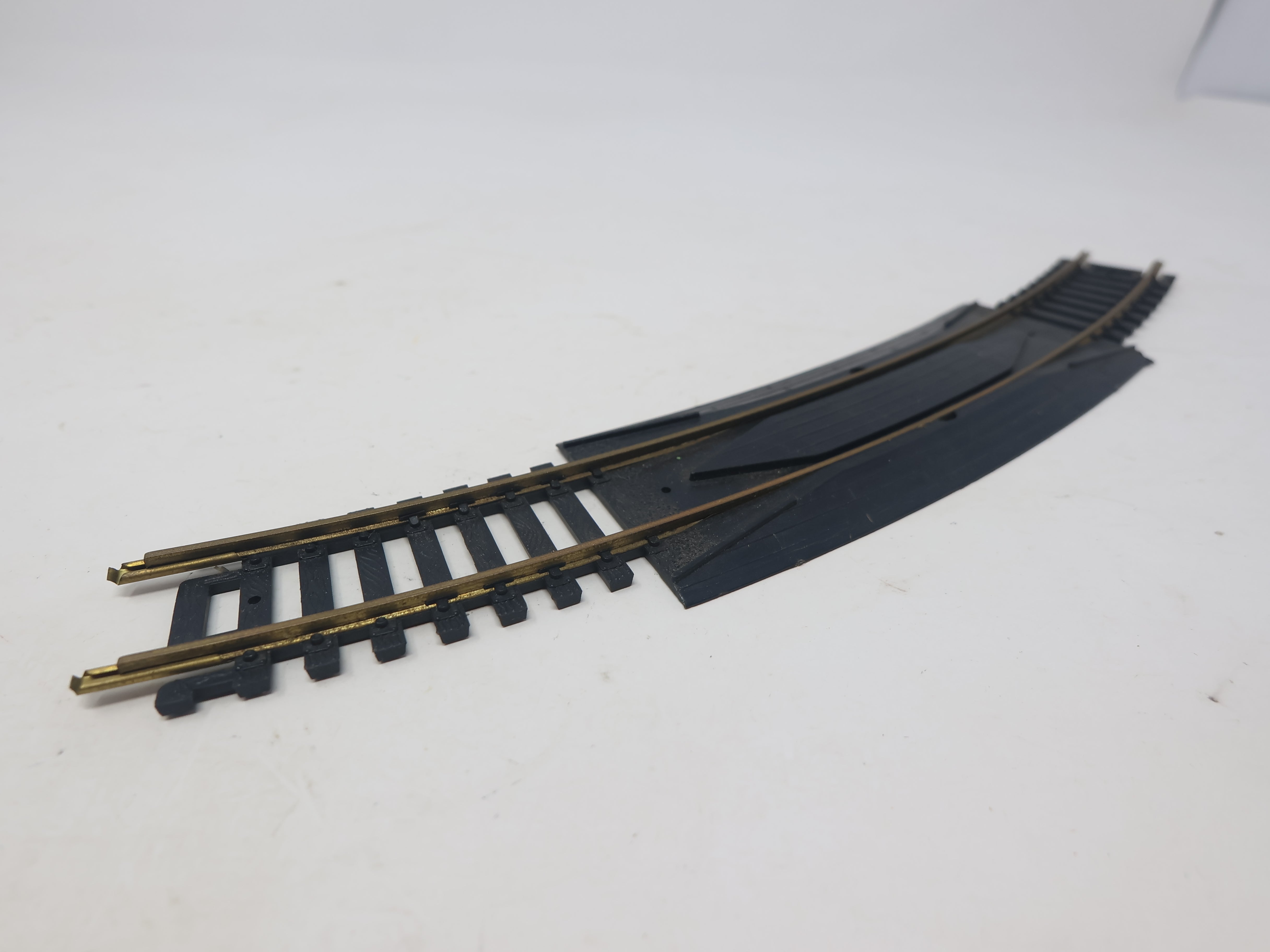 USED HO Scale, Rerailer Track Brass Code 100 Track 18" Radius Curve