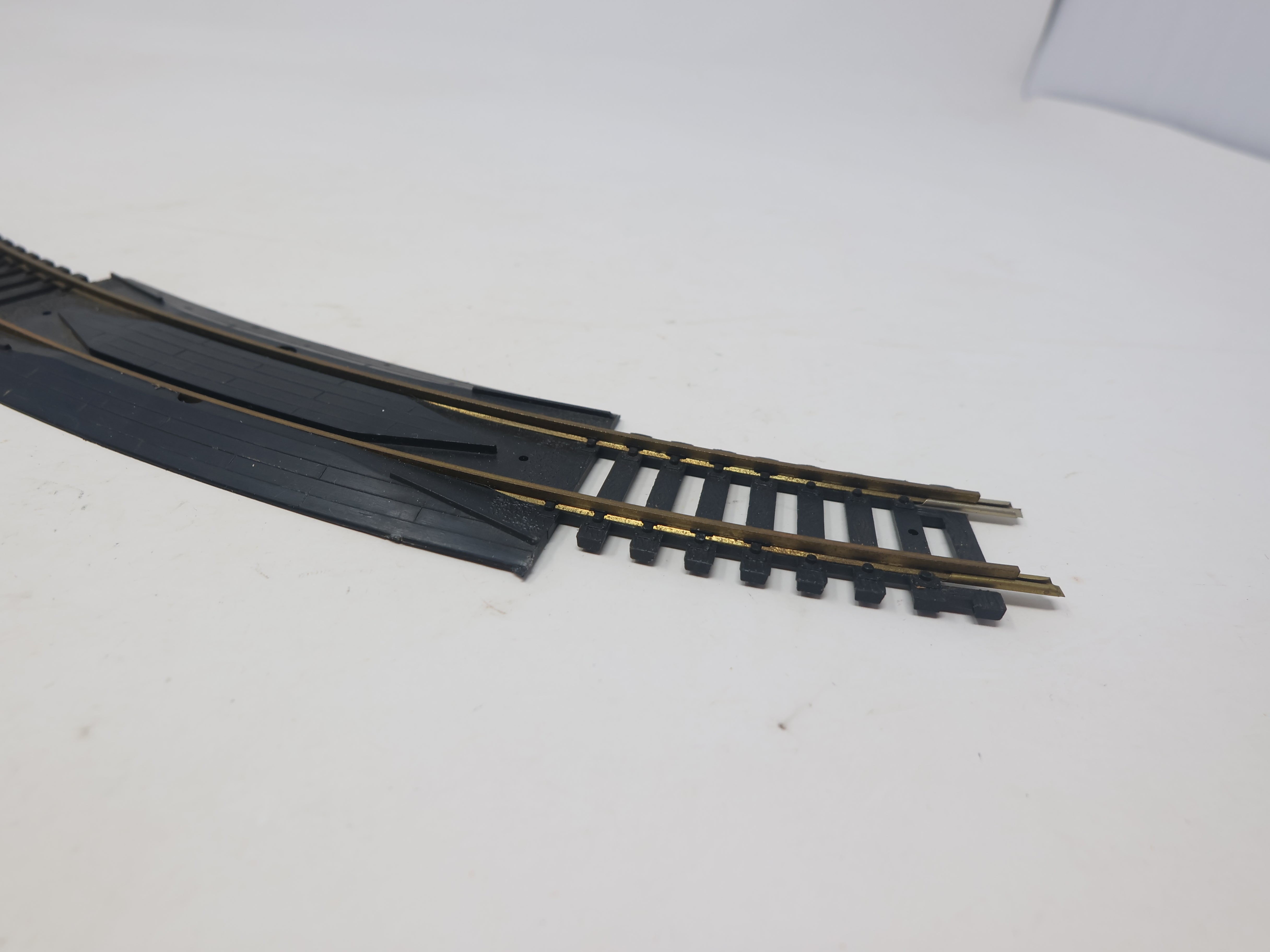 USED HO Scale, Rerailer Track Brass Code 100 Track 18" Radius Curve