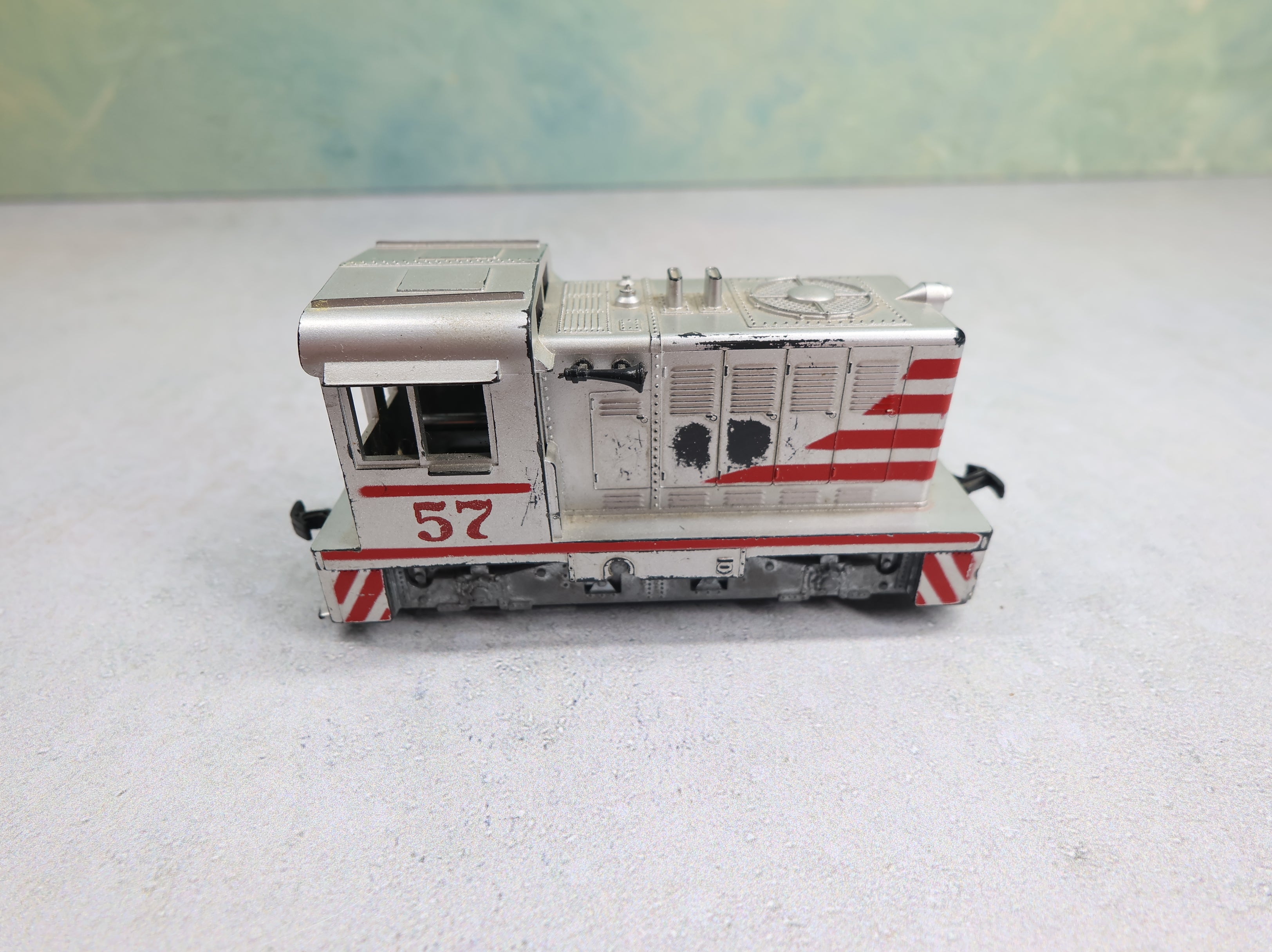 USED Athearn HO Scale Hustler Switcher Diesel Locomotive #57 Parts/Repairs DC