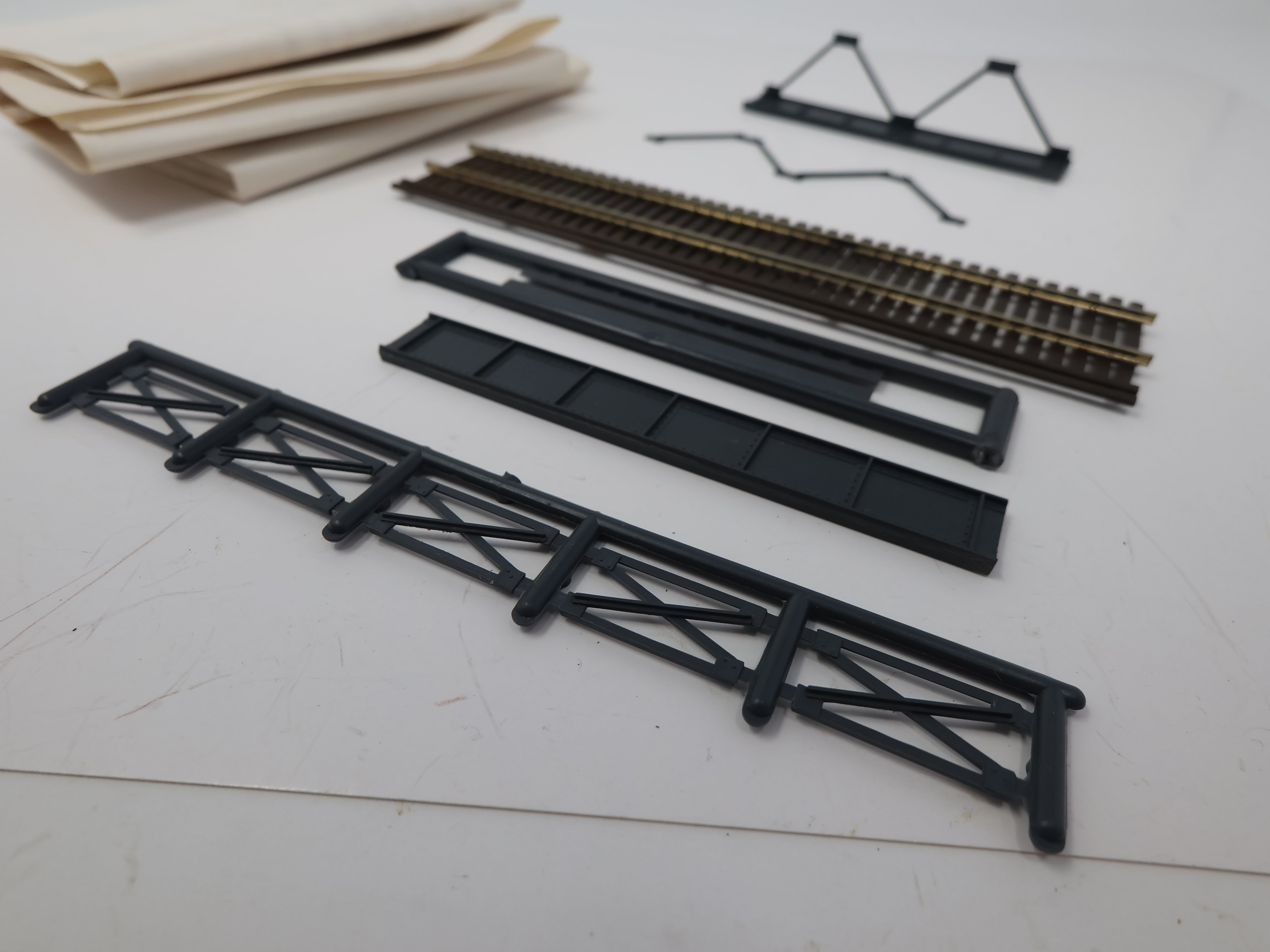 USED Micro Engineering Company HO Scale, Deck Plate Girder Bridge, Possibly Incomplete (KIT)