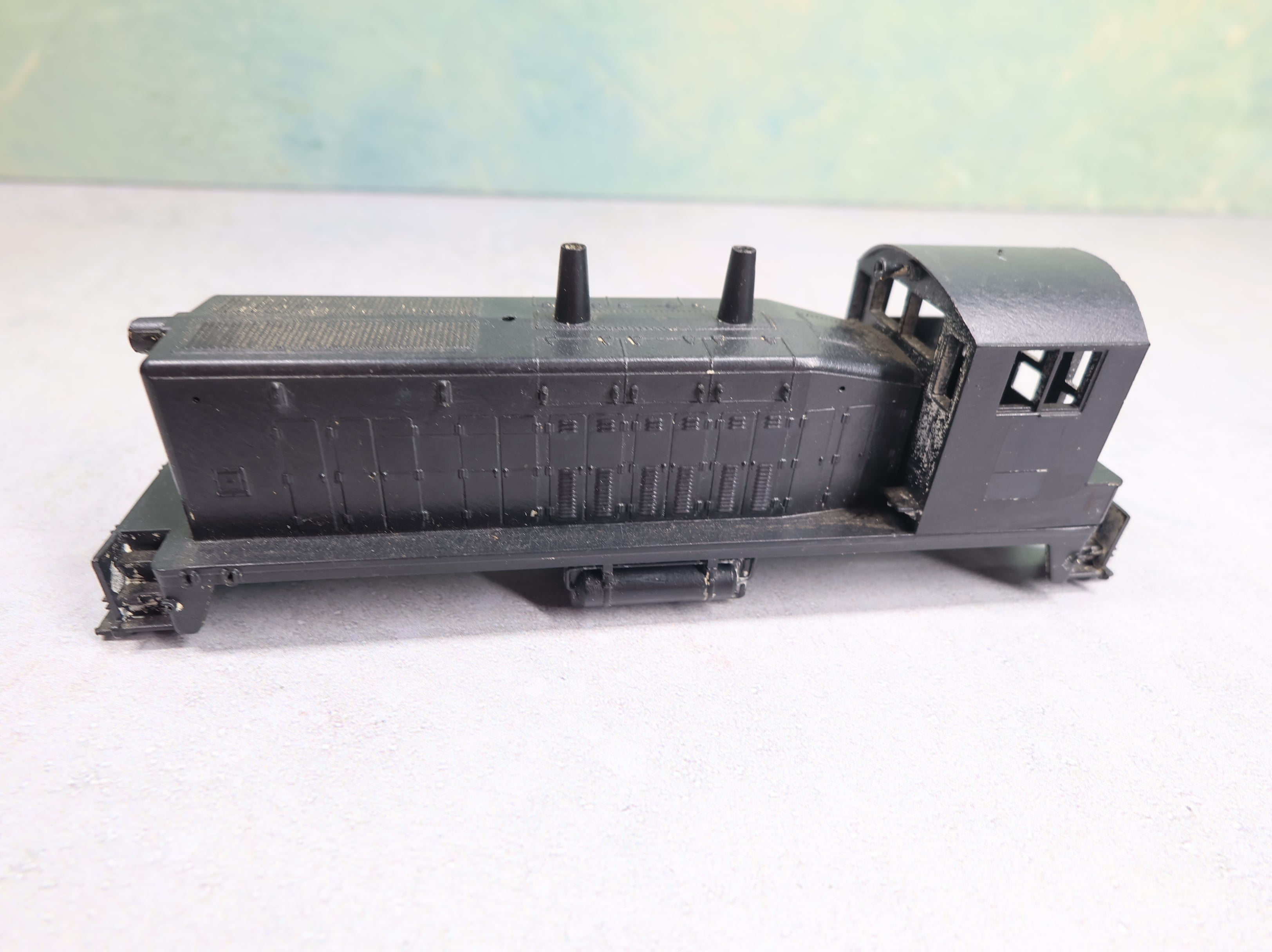 USED Athearn HO Scale SW1500 Diesel Locomotive Black Undecorated Shell Only