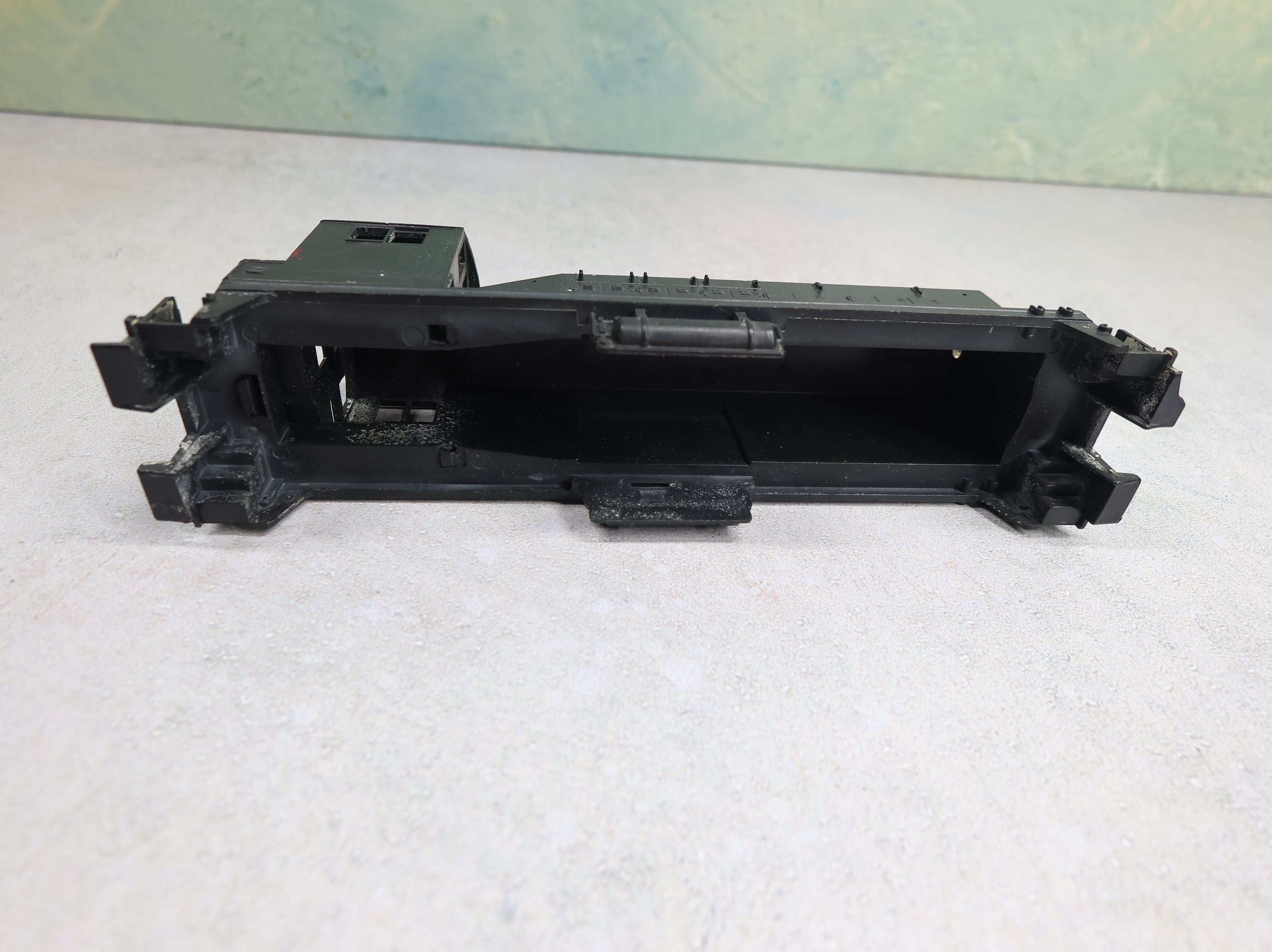 USED Athearn HO Scale SW1500 Diesel Locomotive Black Undecorated Shell Only