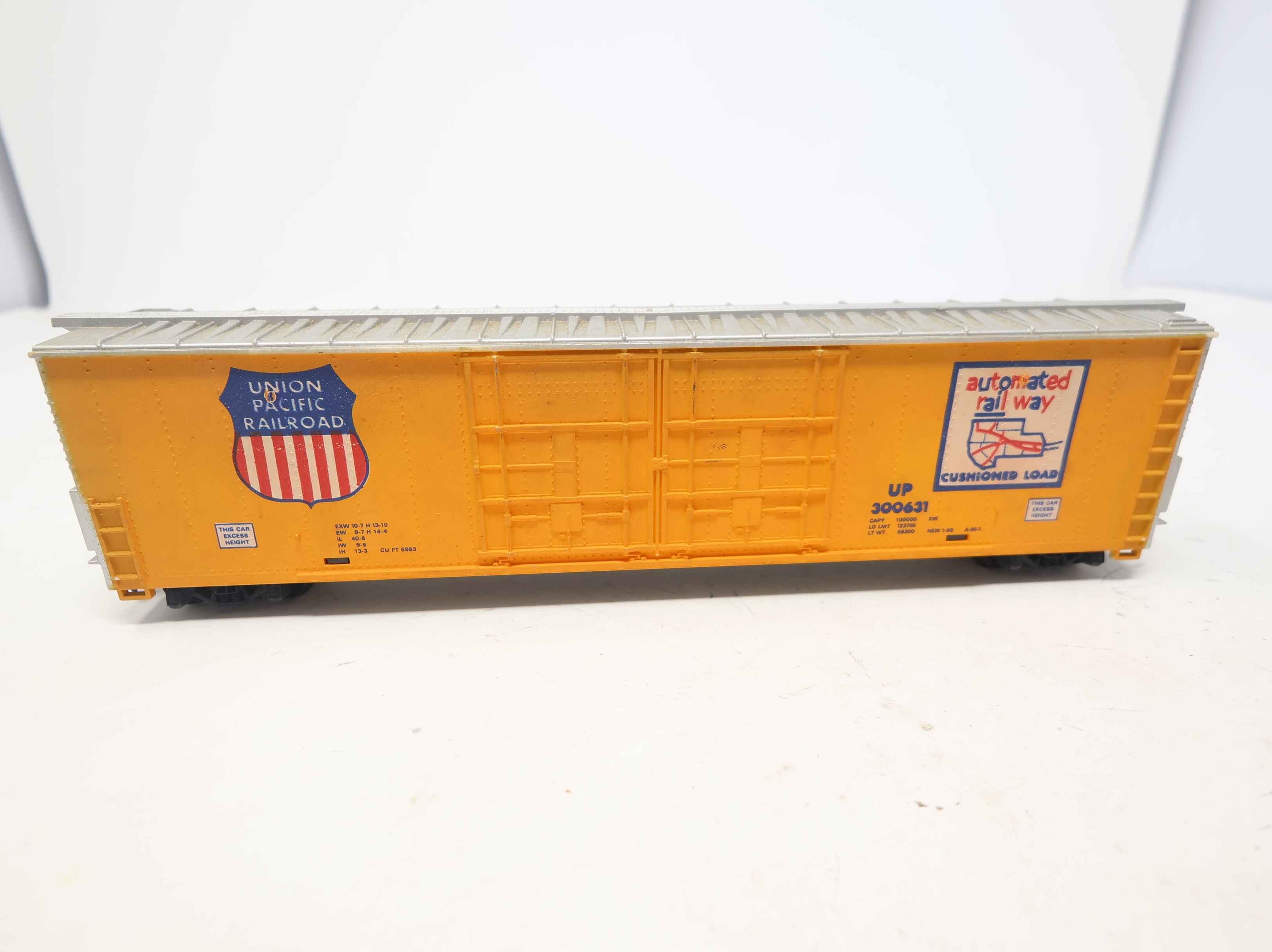 USED Tyco HO Scale 60' Box Car Union Pacific UP #300631