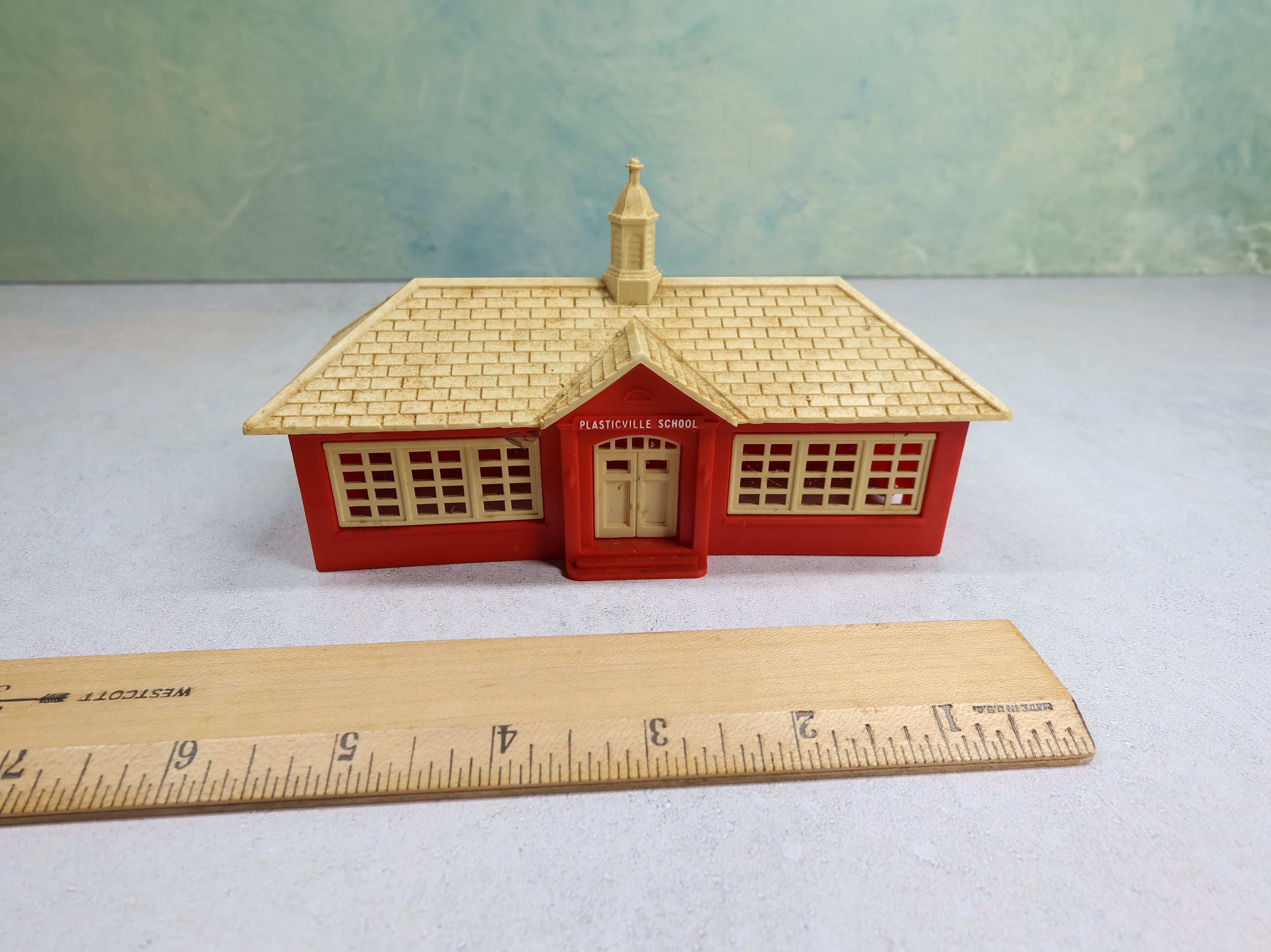 USED Bachmann Plasticville HO Scale Red School House