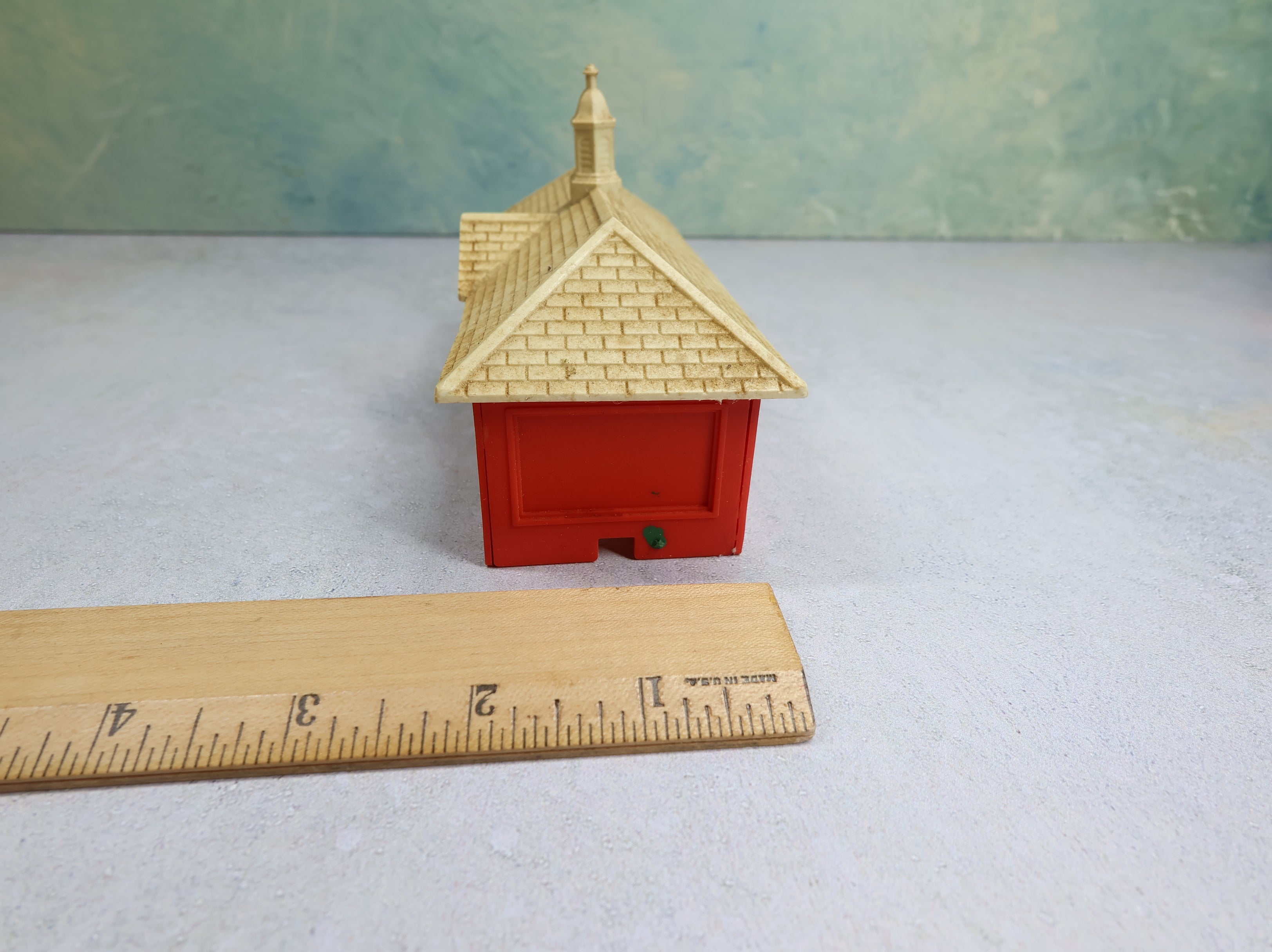 USED Bachmann Plasticville HO Scale Red School House