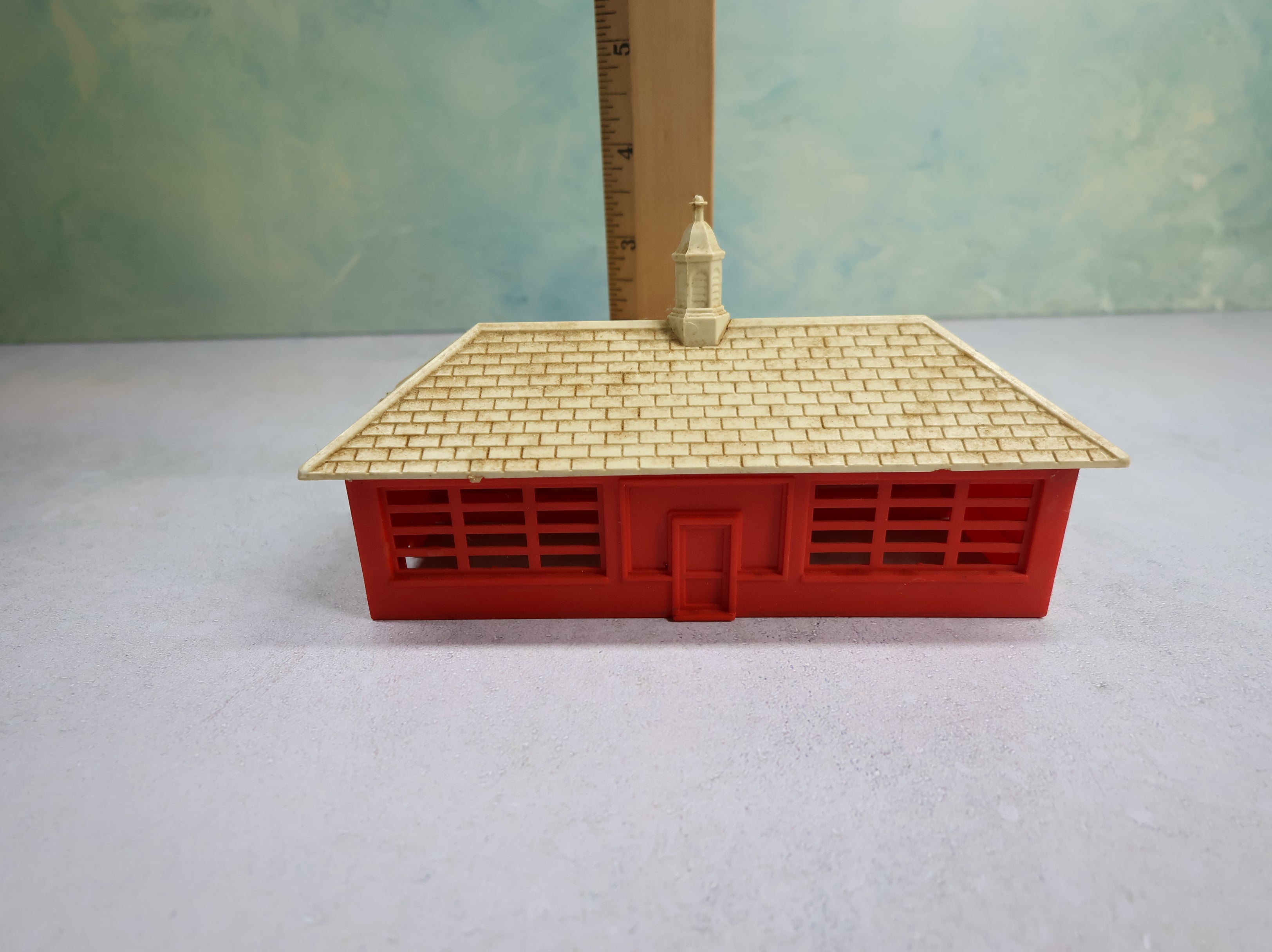 USED Bachmann Plasticville HO Scale Red School House