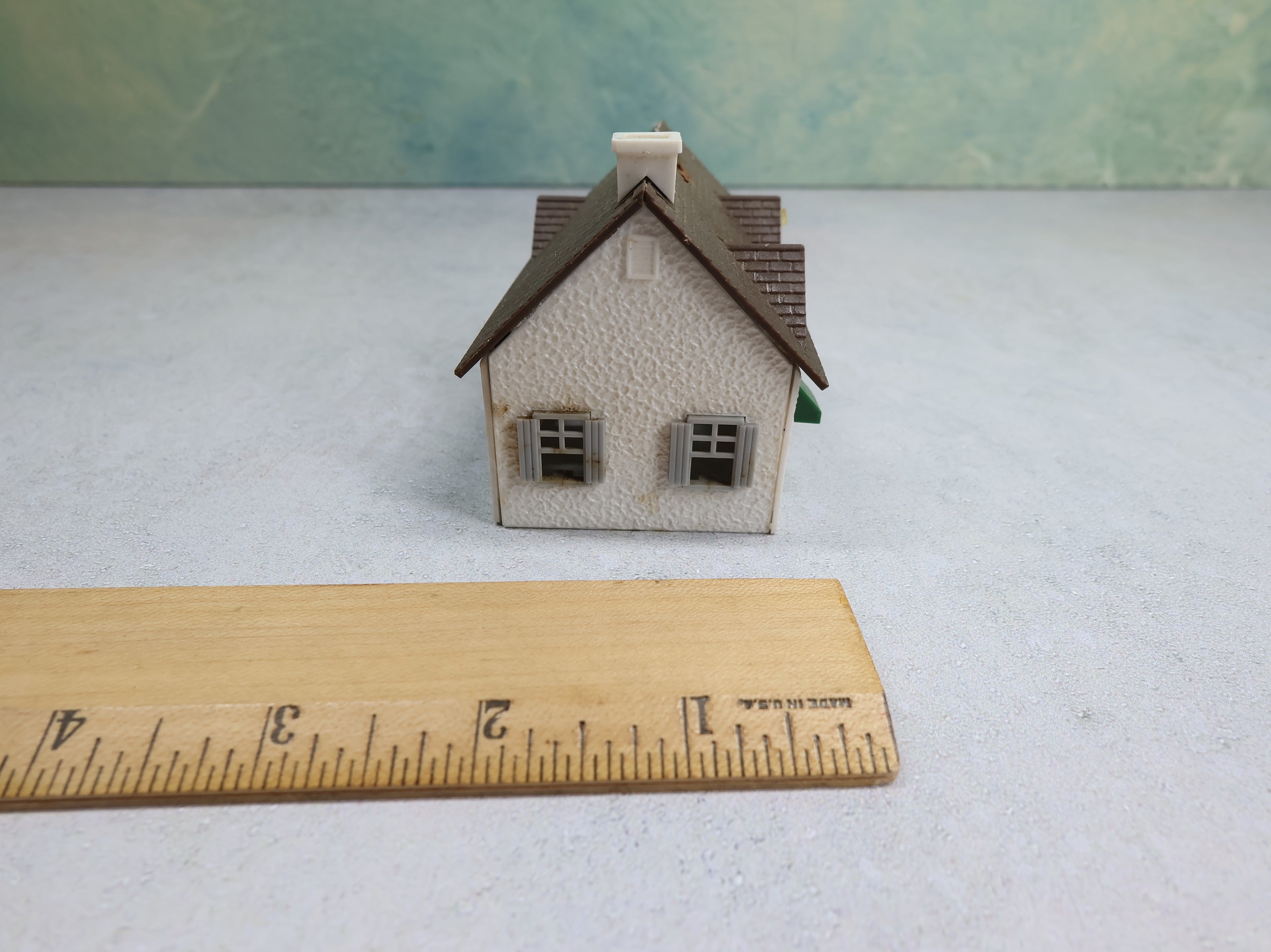 USED Bachmann HO Scale Small White Home