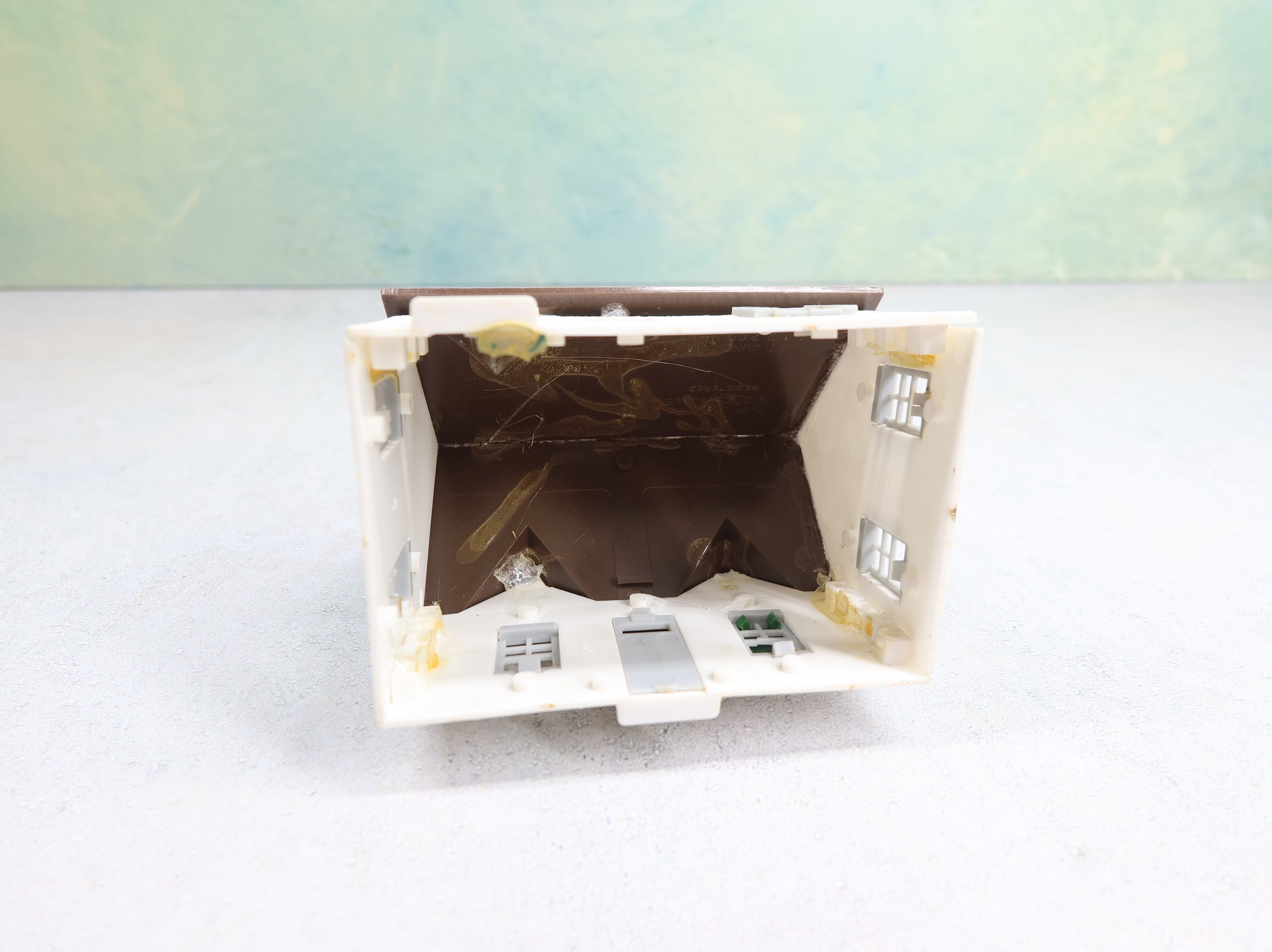 USED Bachmann HO Scale Small White Home