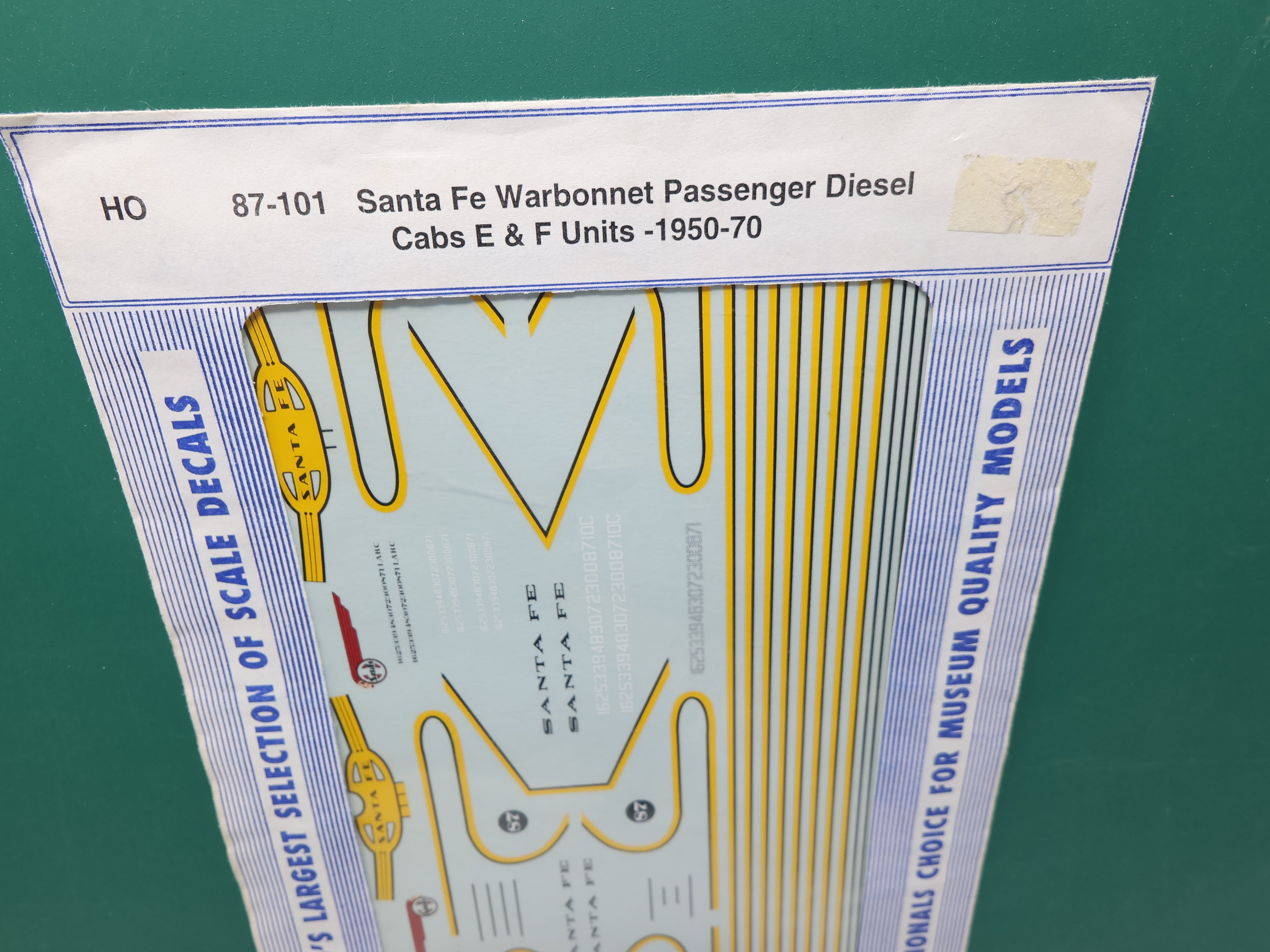 MICROSCALE 87-101 HO Scale, Warbonnet Passenger Diesel Cabs E&F Units 1950-70 Decals, Santa Fe