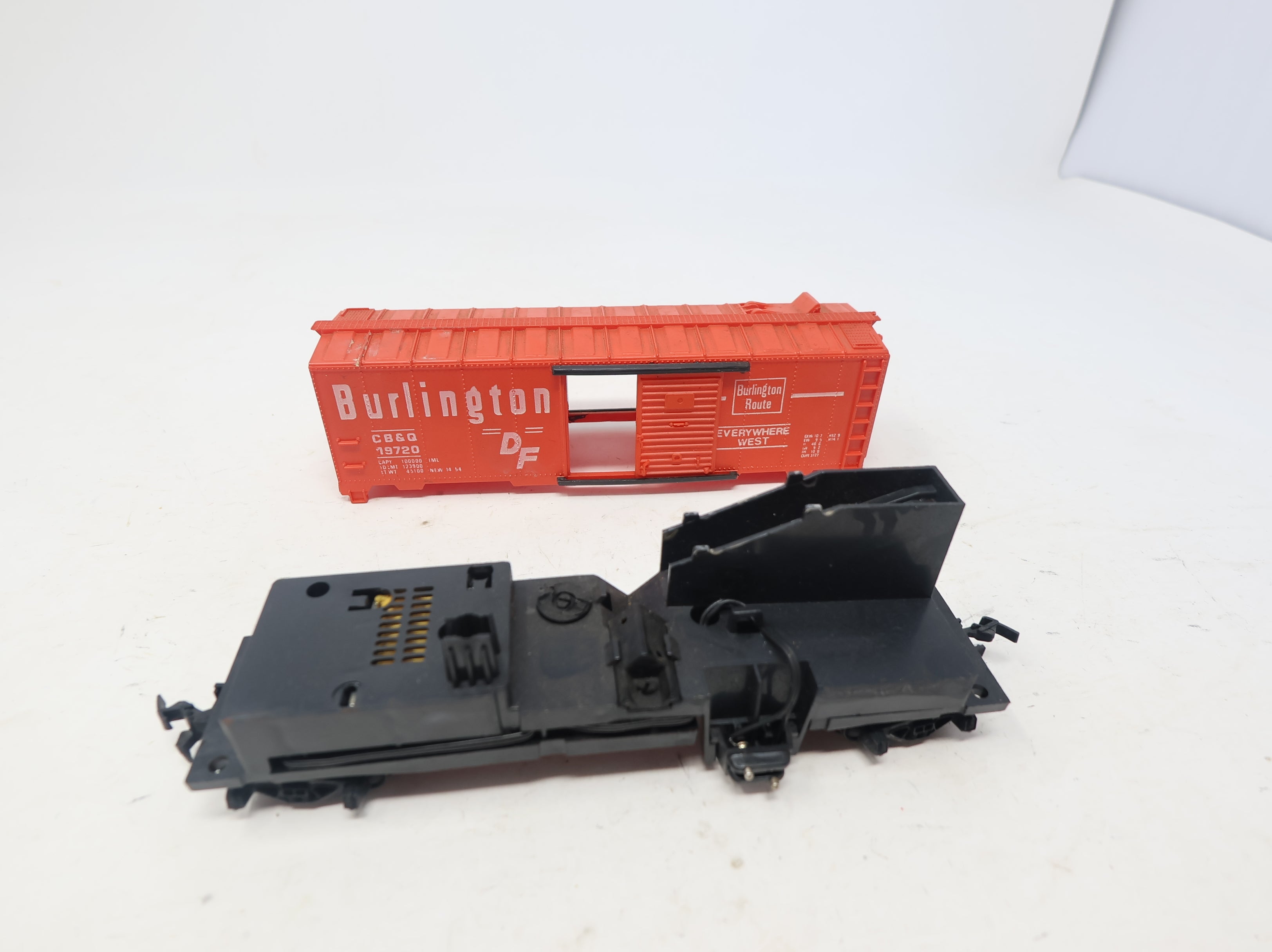 USED Tyco HO Scale 40' Operating Box Car Burlington CB&Q #19720