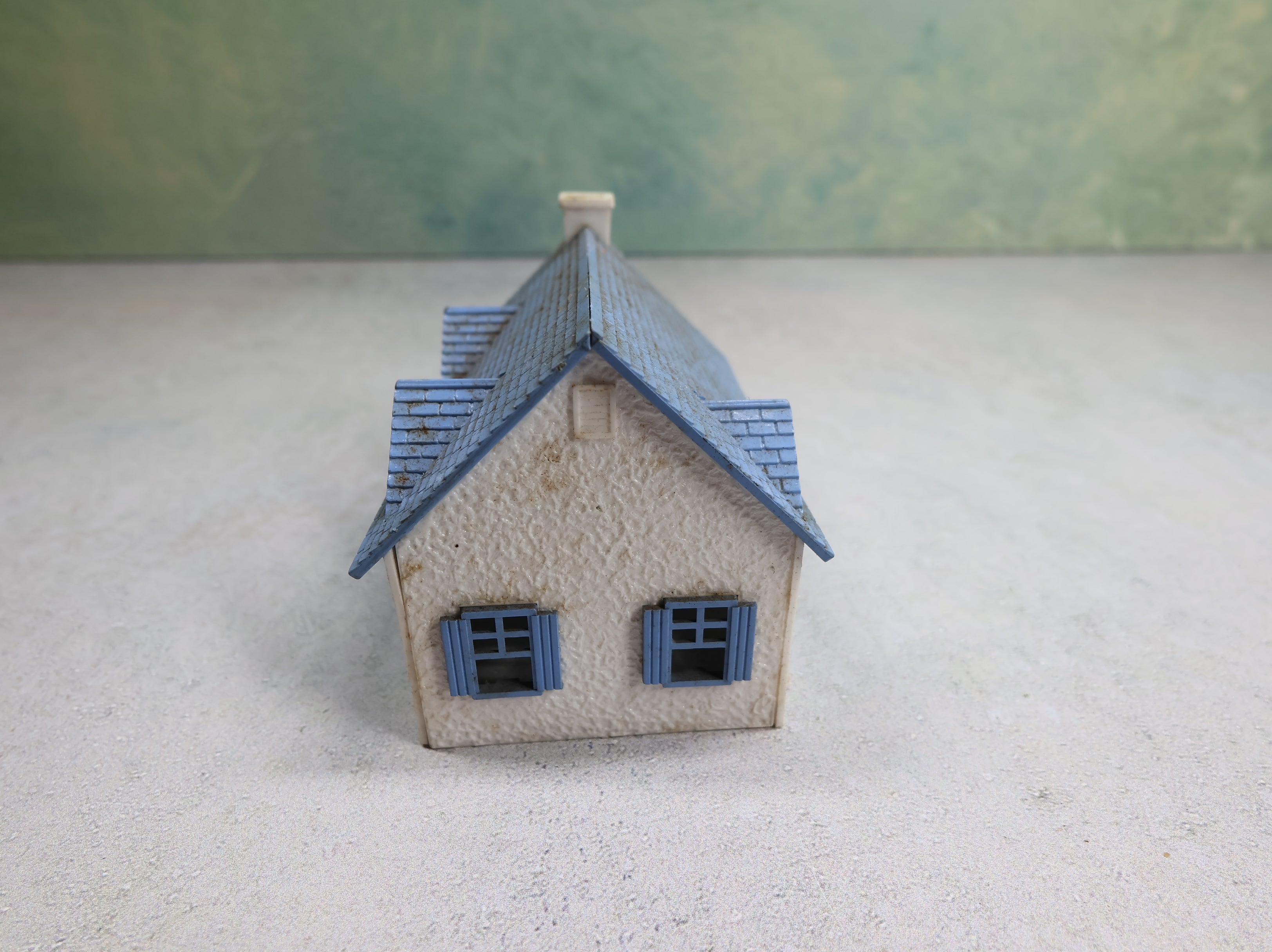 USED Bachmann Plasticville HO Scale Small Blue & White Home