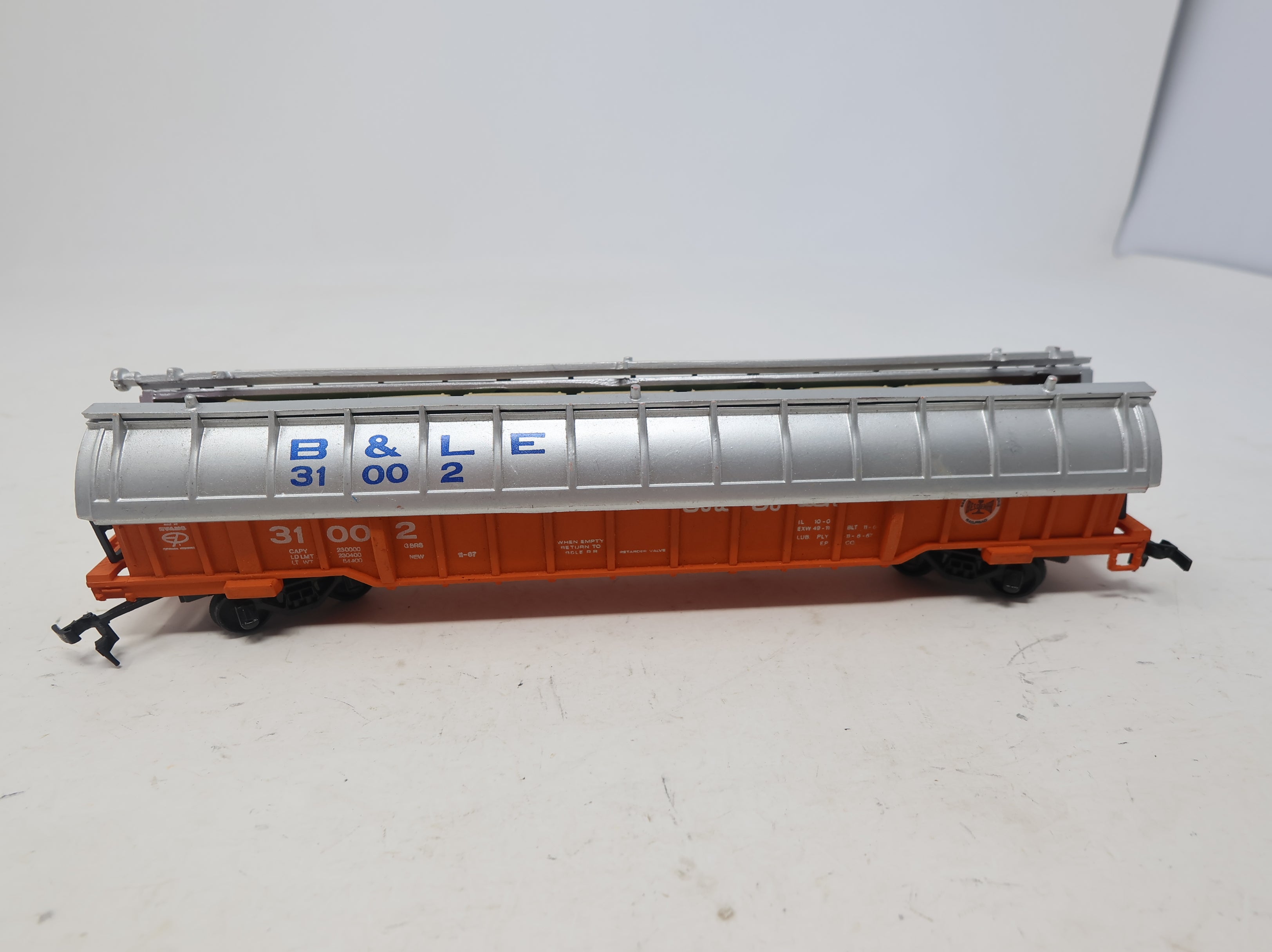 USED Lionel HO Scale Coil Car Bessemer & Lake Erie B&LE #31002 w/ Load