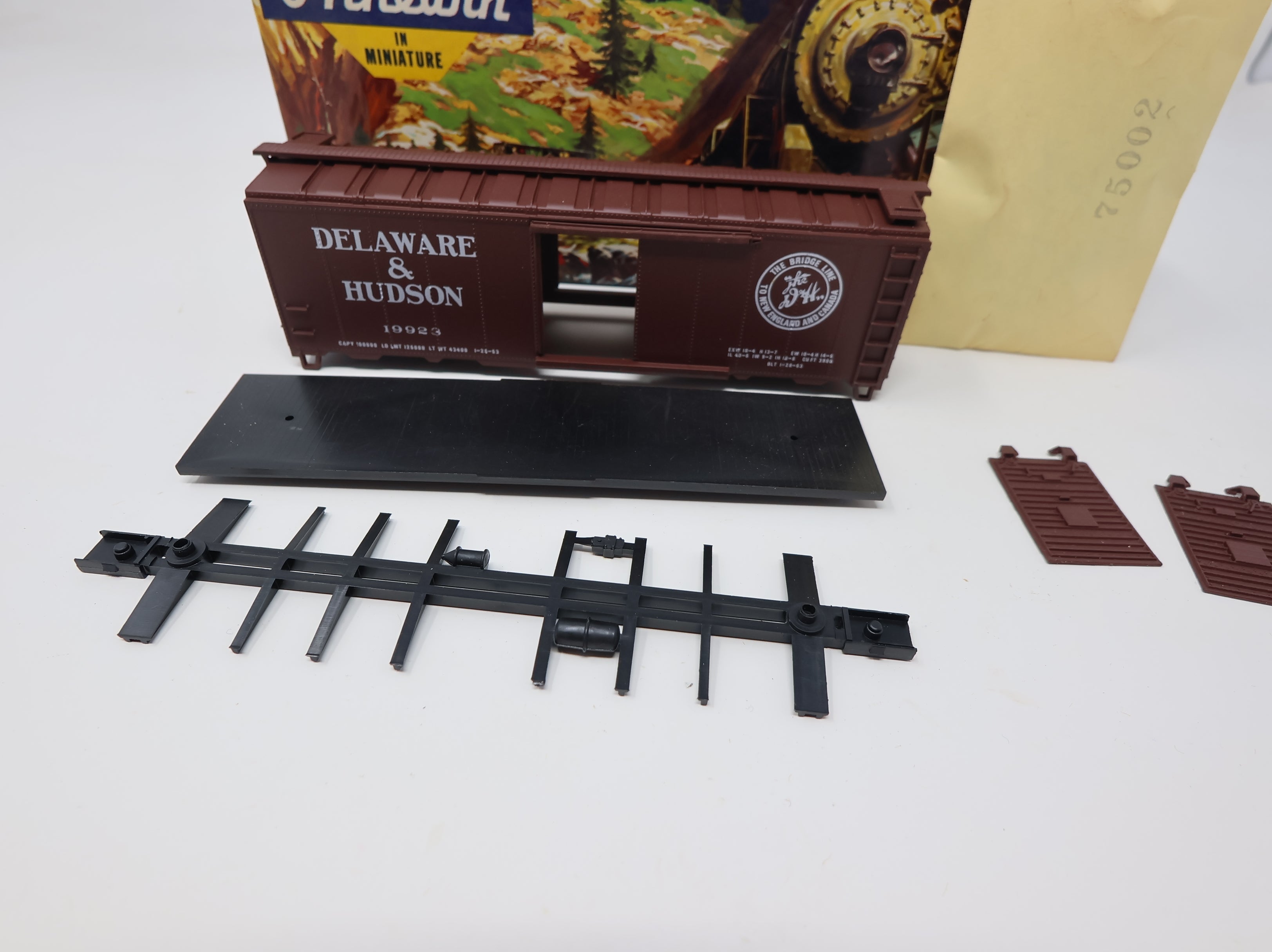 USED Athearn HO Scale 40' Steel Box Car Delaware and Hudson #19923 KIT