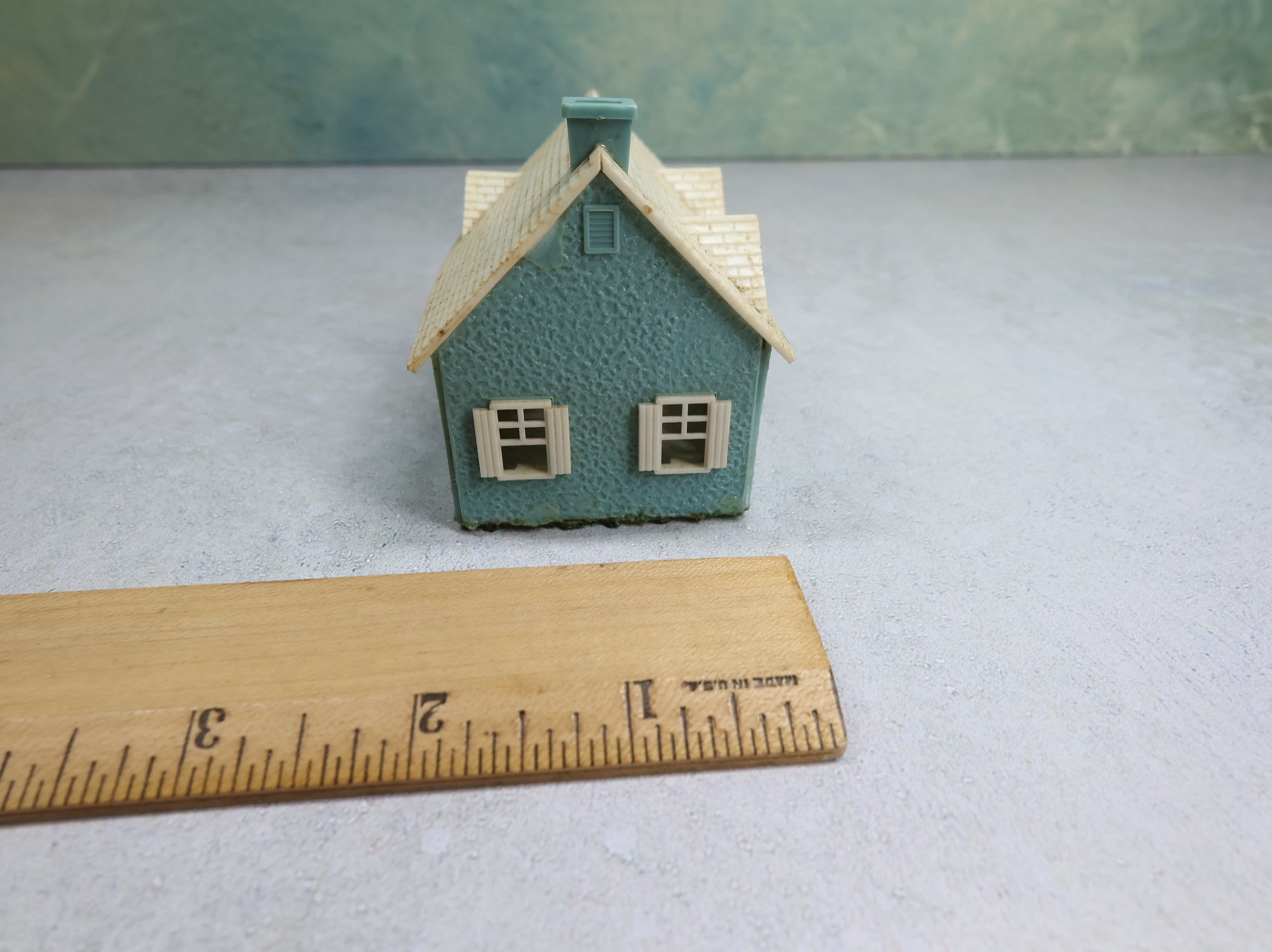 USED Bachmann Plasticville HO Scale Small Blue and White House