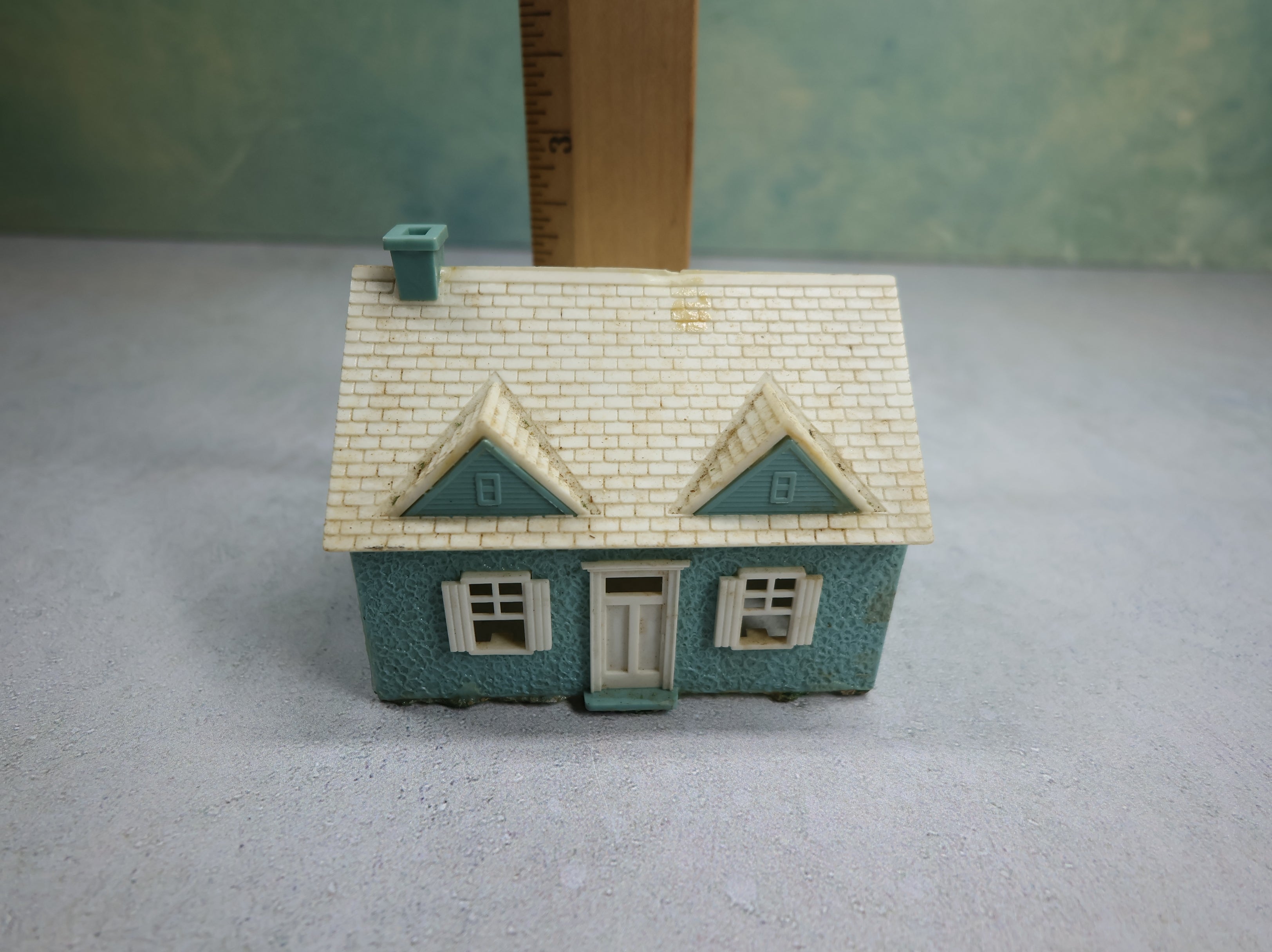 USED Bachmann Plasticville HO Scale Small Blue and White House