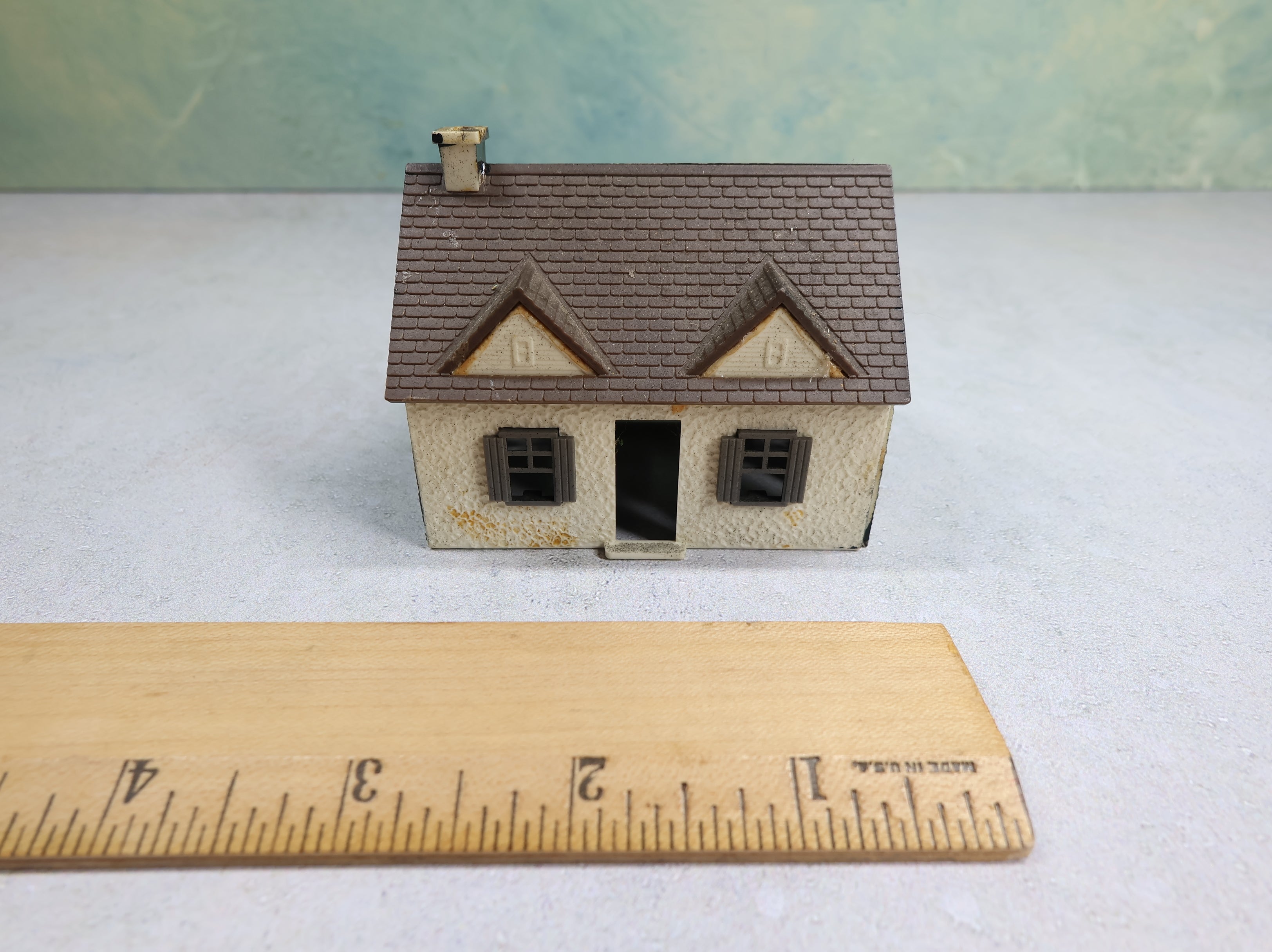 USED Bachmann Plasticville HO Scale Small Brown and Black House