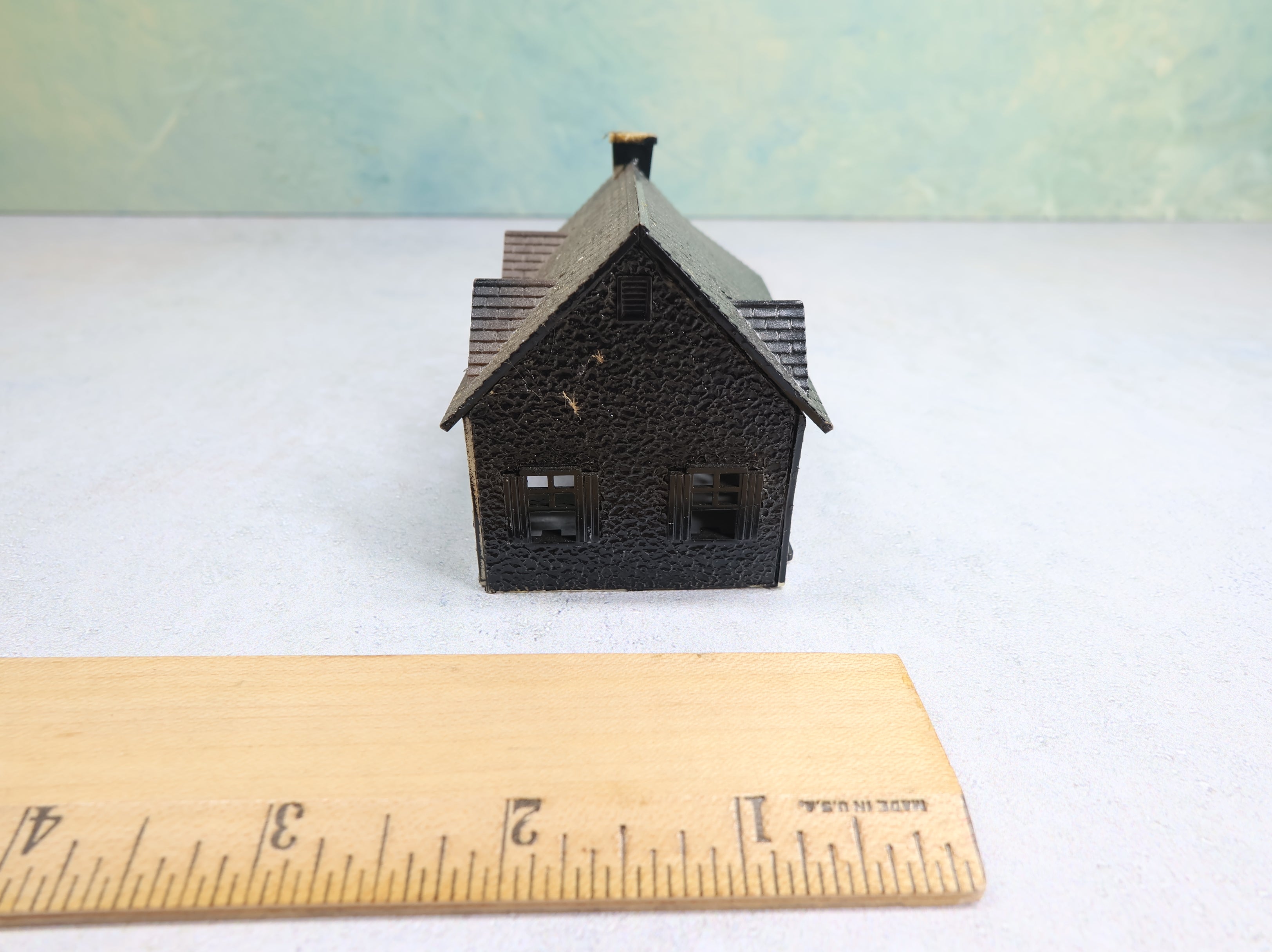 USED Bachmann Plasticville HO Scale Small Brown and Black House