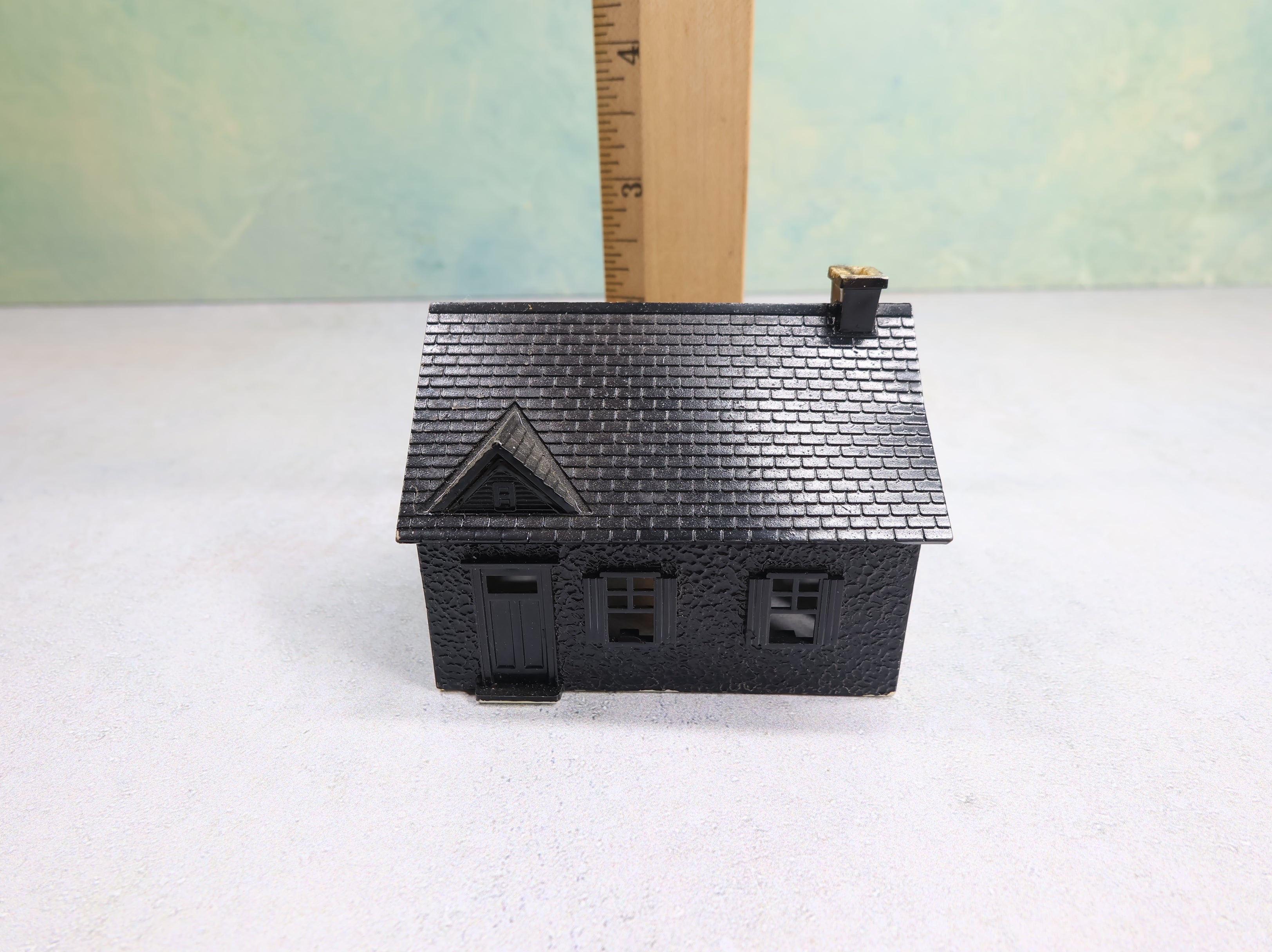 USED Bachmann Plasticville HO Scale Small Brown and Black House