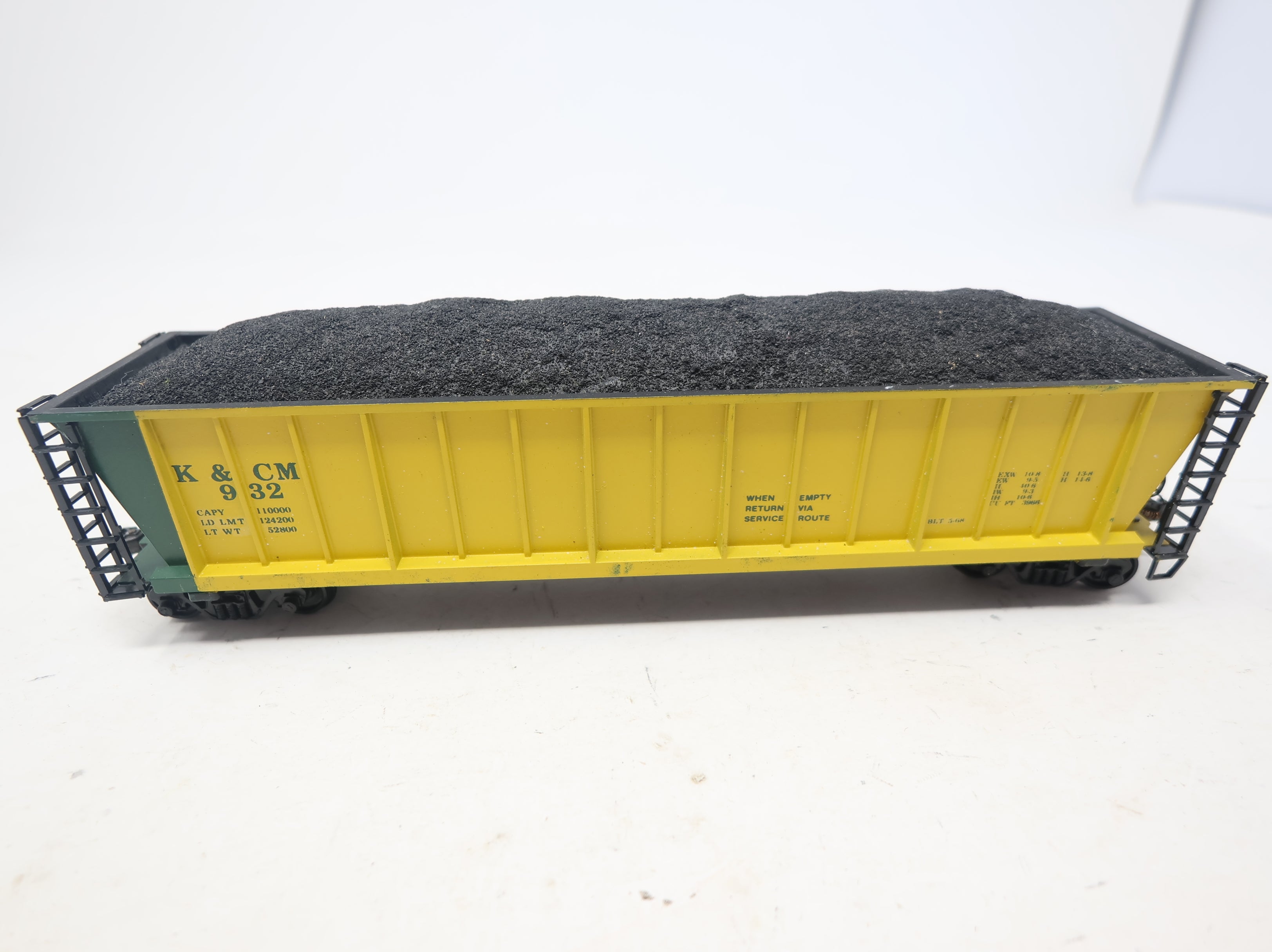 USED Roundhouse HO Scale Bathtub Gondola w/ coal load K&CM #932 w/ Load