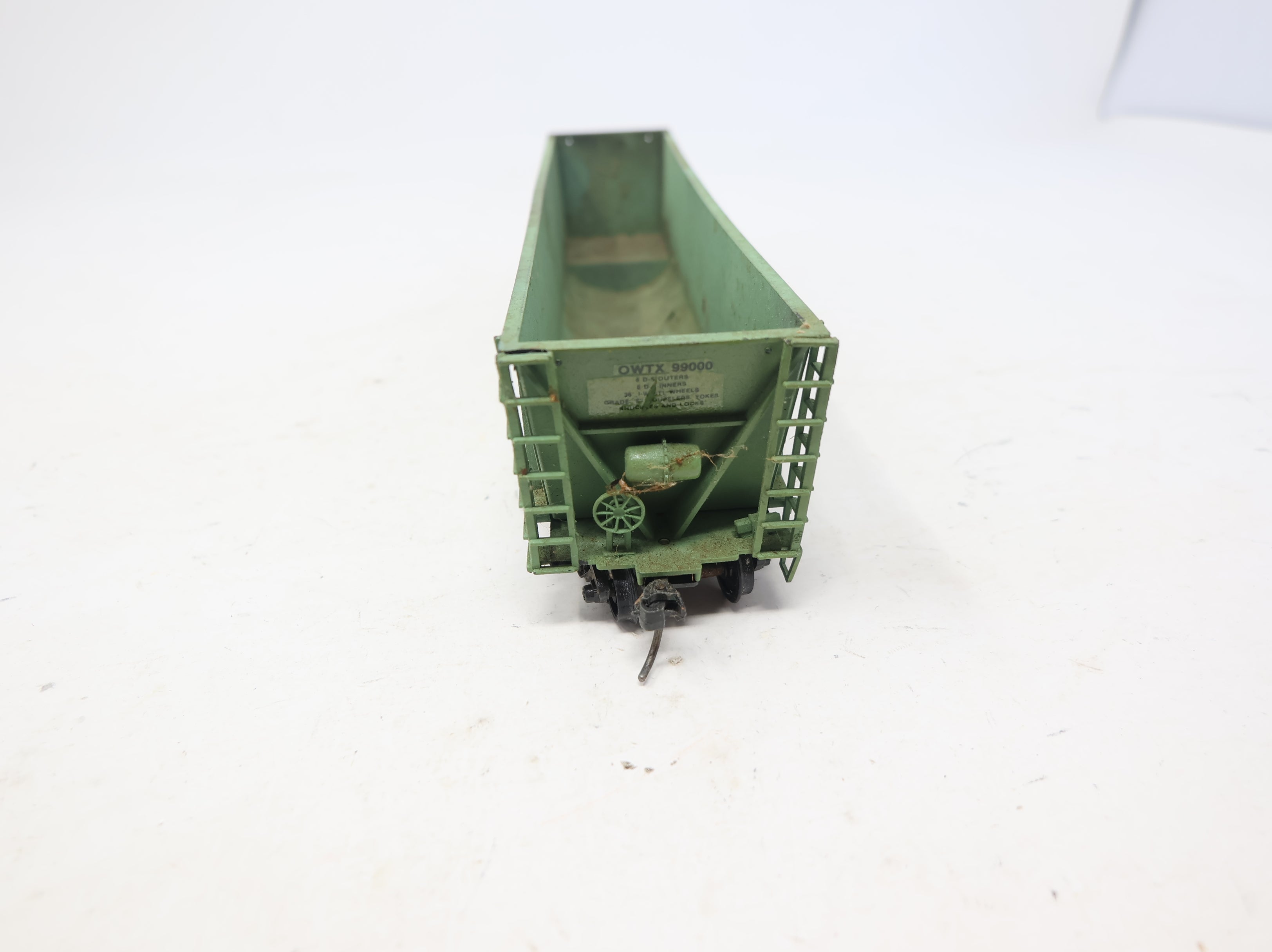 USED Roundhouse HO Scale Bathtub Gondola w/ coal load O&W OWTX #99000 Rough